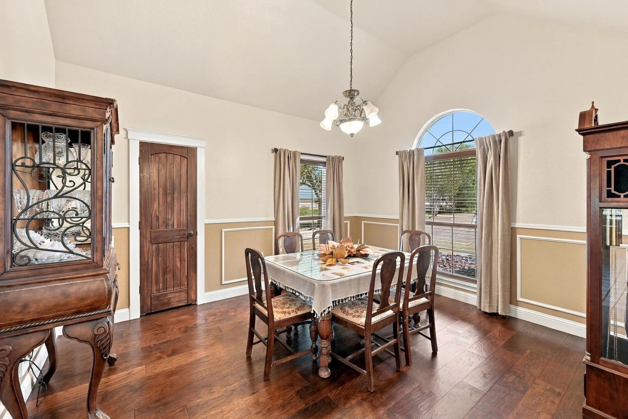 Single Family Residence For Sale in Ellis County , 4218 Fm 66, Waxahachie, Texas 75167, 3 Bedroom, 3 Bathroom, 2 Garage spaces, 2,826 Sqft, built in 2004, mls#21387067, Real Estate Agent in Waxahachie, Homes For Sale in Ellis county, Homes For Sale in Waxahachie, Realtor in Waxahachie Texas, Real Estate Brokerage Independent Realty Texas, Luminita Cordes Realtor