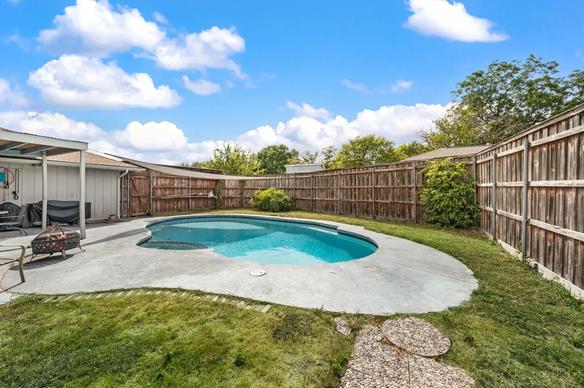 Single Family Residence For Sale in Collin County , 2405 Ridgewood Drive, Plano, Texas 75074, 4 Bedroom, 2 Bathroom, 2 Garage spaces, 2,179 Sqft, built in 1974, mls#21388862, Real Estate Agent in Plano, Homes For Sale in Collin county, Homes For Sale in Plano, Realtor in Plano Texas, Real Estate Brokerage Independent Realty Texas, Luminita Cordes Realtor