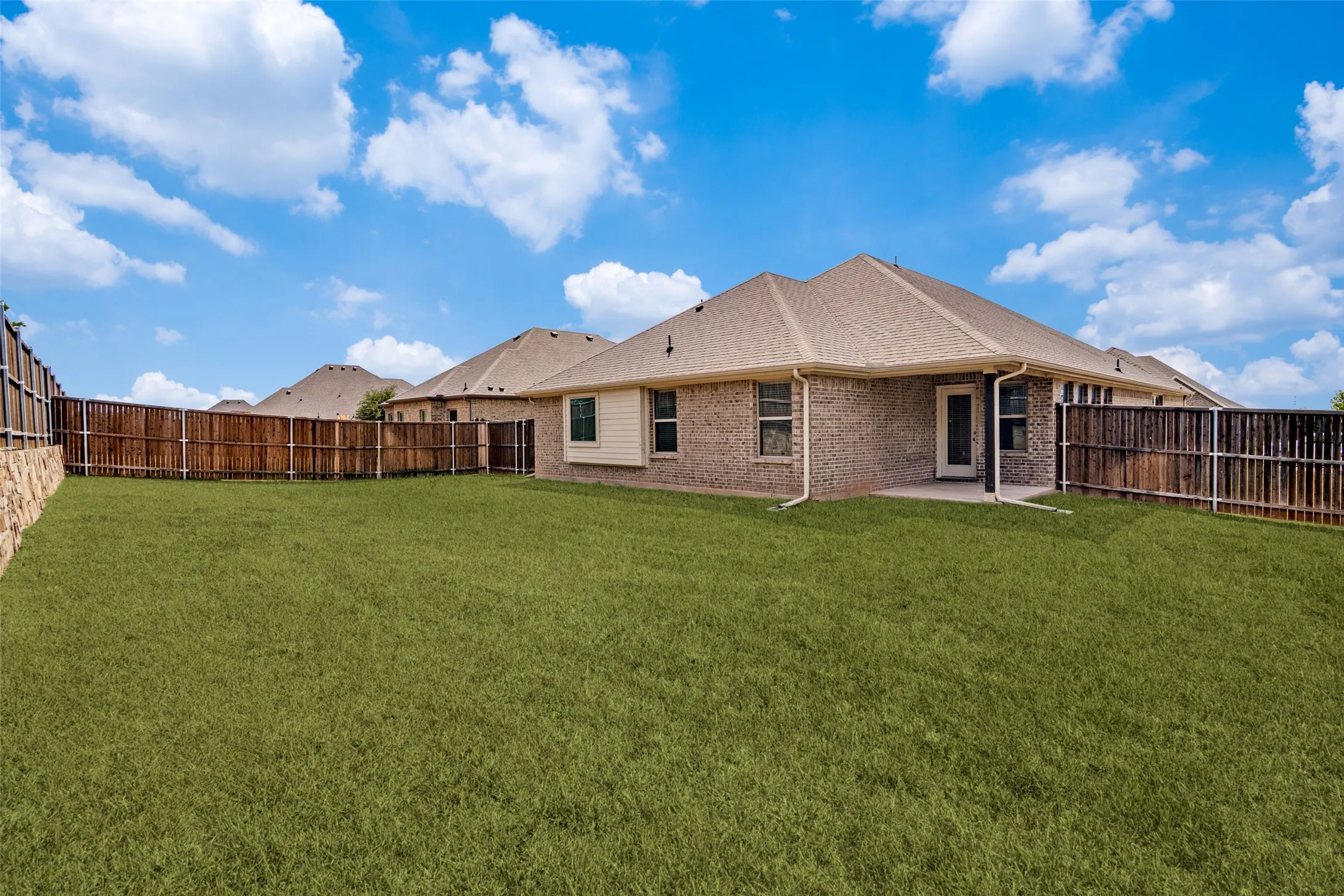 Single Family Residence For Sale in Rockwall County , 211 Jacaranda Drive, Royse City, Texas 75189, 3 Bedroom, 2 Bathroom, 2 Garage spaces, 2,120 Sqft, built in 2020, mls#21389506, Real Estate Agent in Royse City, Homes For Sale in Rockwall county, Homes For Sale in Royse City, Realtor in Royse City Texas, Real Estate Brokerage Independent Realty Texas, Luminita Cordes Realtor