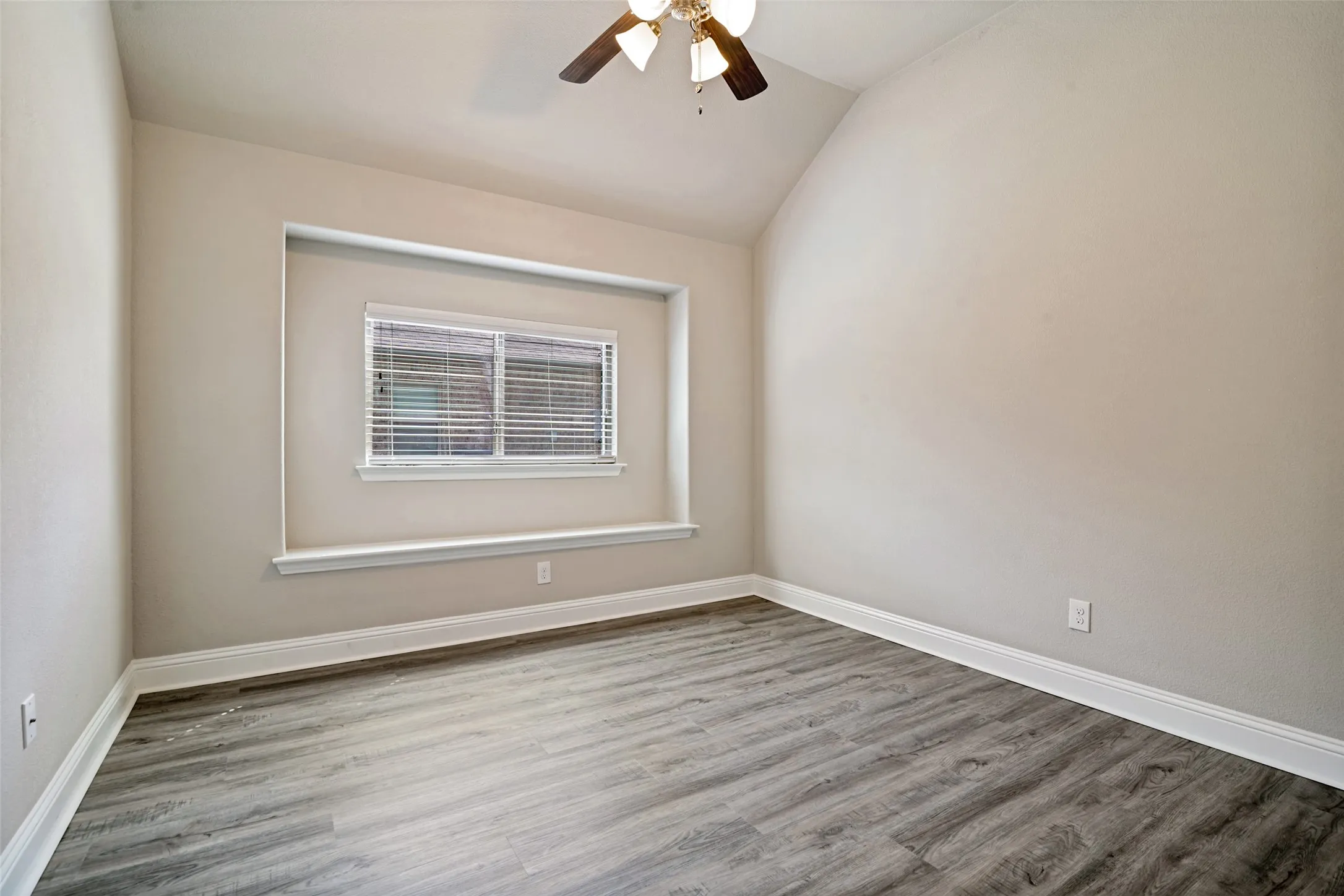Single Family Residence For Sale in Rockwall County , 211 Jacaranda Drive, Royse City, Texas 75189, 3 Bedroom, 2 Bathroom, 2 Garage spaces, 2,120 Sqft, built in 2020, mls#21389506, Real Estate Agent in Royse City, Homes For Sale in Rockwall county, Homes For Sale in Royse City, Realtor in Royse City Texas, Real Estate Brokerage Independent Realty Texas, Luminita Cordes Realtor