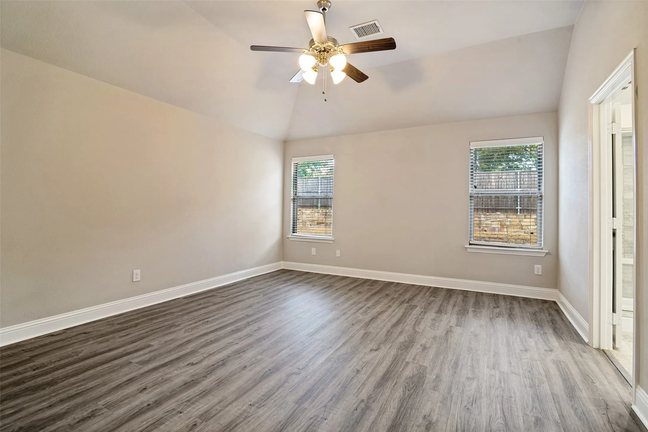 Single Family Residence For Sale in Rockwall County , 211 Jacaranda Drive, Royse City, Texas 75189, 3 Bedroom, 2 Bathroom, 2 Garage spaces, 2,120 Sqft, built in 2020, mls#21389506, Real Estate Agent in Royse City, Homes For Sale in Rockwall county, Homes For Sale in Royse City, Realtor in Royse City Texas, Real Estate Brokerage Independent Realty Texas, Luminita Cordes Realtor