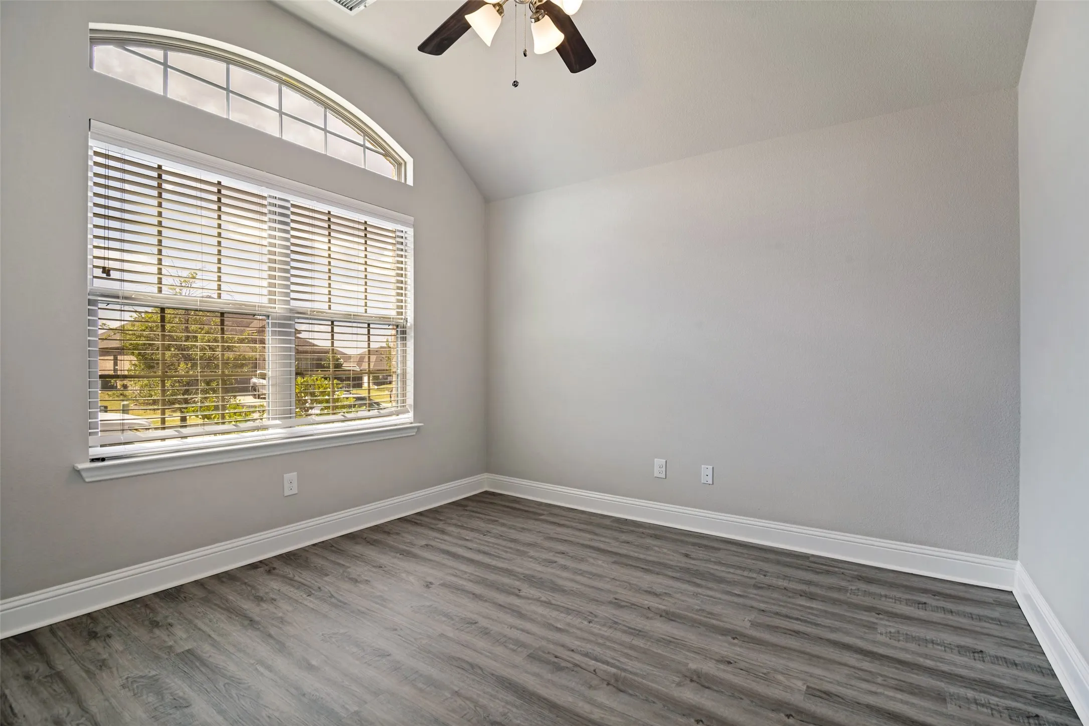 Single Family Residence For Sale in Rockwall County , 211 Jacaranda Drive, Royse City, Texas 75189, 3 Bedroom, 2 Bathroom, 2 Garage spaces, 2,120 Sqft, built in 2020, mls#21389506, Real Estate Agent in Royse City, Homes For Sale in Rockwall county, Homes For Sale in Royse City, Realtor in Royse City Texas, Real Estate Brokerage Independent Realty Texas, Luminita Cordes Realtor