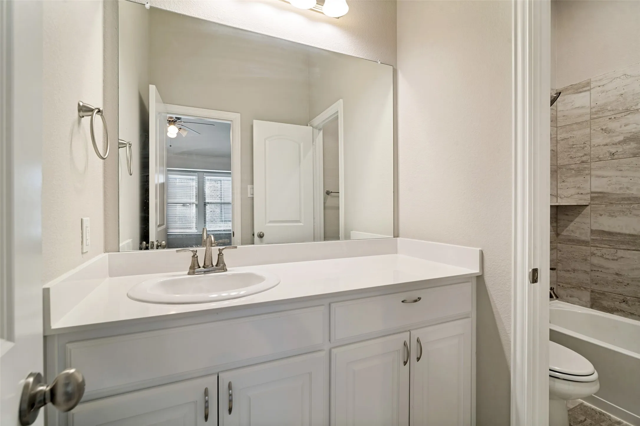 Single Family Residence For Sale in Rockwall County , 211 Jacaranda Drive, Royse City, Texas 75189, 3 Bedroom, 2 Bathroom, 2 Garage spaces, 2,120 Sqft, built in 2020, mls#21389506, Real Estate Agent in Royse City, Homes For Sale in Rockwall county, Homes For Sale in Royse City, Realtor in Royse City Texas, Real Estate Brokerage Independent Realty Texas, Luminita Cordes Realtor