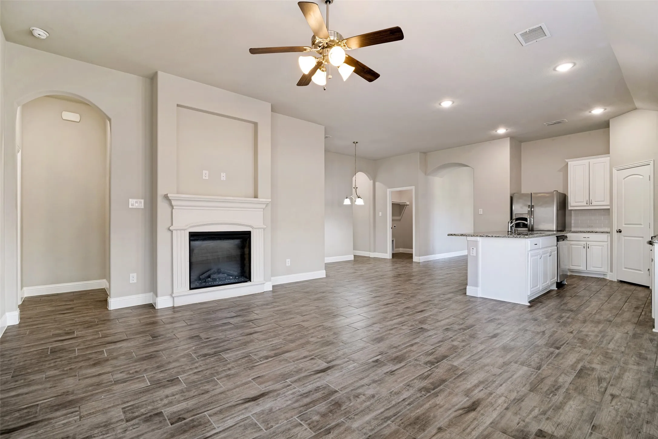 Single Family Residence For Sale in Rockwall County , 211 Jacaranda Drive, Royse City, Texas 75189, 3 Bedroom, 2 Bathroom, 2 Garage spaces, 2,120 Sqft, built in 2020, mls#21389506, Real Estate Agent in Royse City, Homes For Sale in Rockwall county, Homes For Sale in Royse City, Realtor in Royse City Texas, Real Estate Brokerage Independent Realty Texas, Luminita Cordes Realtor