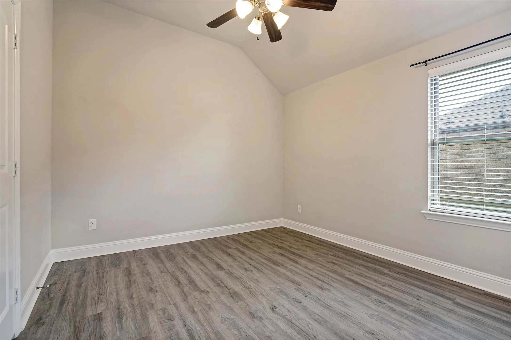 Single Family Residence For Sale in Rockwall County , 211 Jacaranda Drive, Royse City, Texas 75189, 3 Bedroom, 2 Bathroom, 2 Garage spaces, 2,120 Sqft, built in 2020, mls#21389506, Real Estate Agent in Royse City, Homes For Sale in Rockwall county, Homes For Sale in Royse City, Realtor in Royse City Texas, Real Estate Brokerage Independent Realty Texas, Luminita Cordes Realtor
