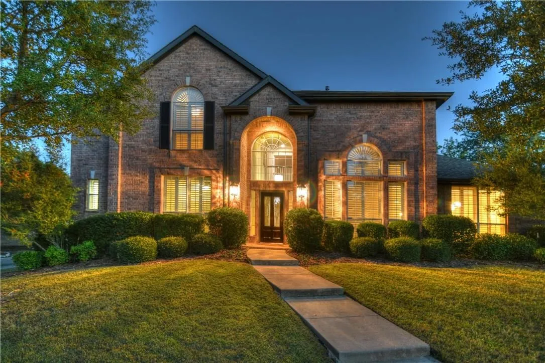 Bring your vision and unlock the potential of this spacious home in the highly desirable Lago Vista community near Lake Ray Hubbard and The Harbor. Offering an exceptional floor plan, generous square footage, and a sought-after location, this property presents an exciting value-add opportunity for an investor, renovator, or buyer ready to create something special.