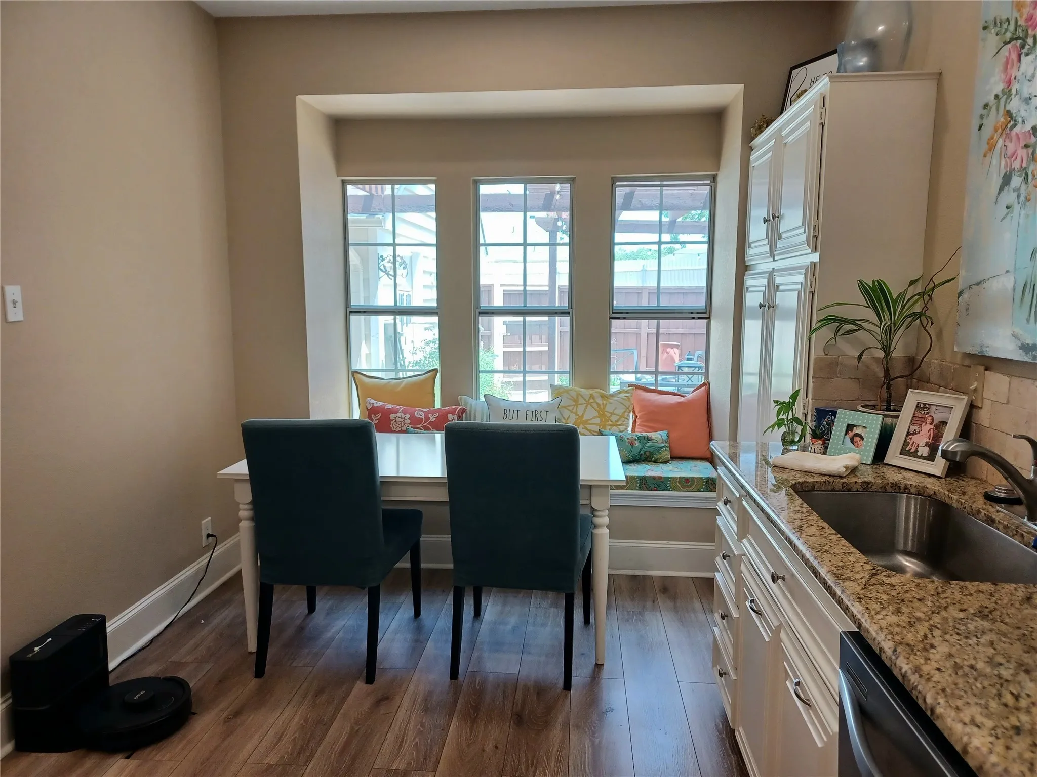Townhouse For Rent in Tarrant County , 3611 Soft Wind Court, Grapevine, Texas 76051, 2 Bedroom, 4 Bathroom, 2 Garage spaces, 2,052 Sqft, built in 1985, mls#21389592, Real Estate Agent in Grapevine, Homes For Rent in Tarrant county, Homes For Rent in Grapevine, Realtor in Grapevine Texas, Real Estate Brokerage Independent Realty Texas, Luminita Cordes Realtor
