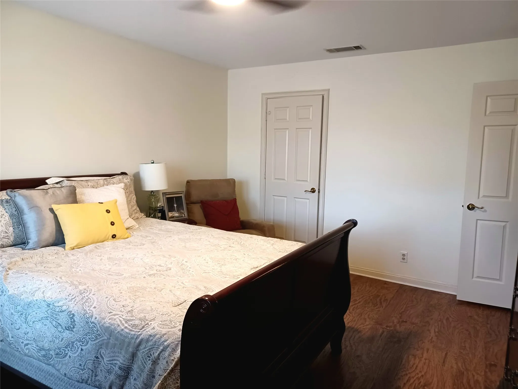 Townhouse For Rent in Tarrant County , 3611 Soft Wind Court, Grapevine, Texas 76051, 2 Bedroom, 4 Bathroom, 2 Garage spaces, 2,052 Sqft, built in 1985, mls#21389592, Real Estate Agent in Grapevine, Homes For Rent in Tarrant county, Homes For Rent in Grapevine, Realtor in Grapevine Texas, Real Estate Brokerage Independent Realty Texas, Luminita Cordes Realtor