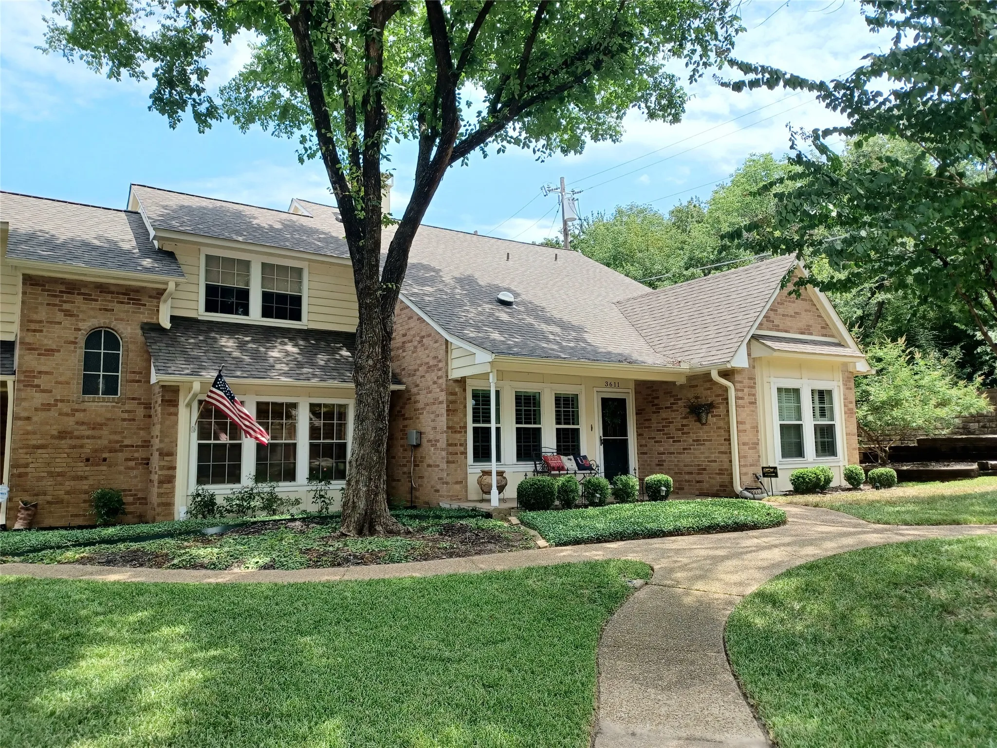 Townhouse For Rent in Tarrant County , 3611 Soft Wind Court, Grapevine, Texas 76051, 2 Bedroom, 4 Bathroom, 2 Garage spaces, 2,052 Sqft, built in 1985, mls#21389592, Real Estate Agent in Grapevine, Homes For Rent in Tarrant county, Homes For Rent in Grapevine, Realtor in Grapevine Texas, Real Estate Brokerage Independent Realty Texas, Luminita Cordes Realtor