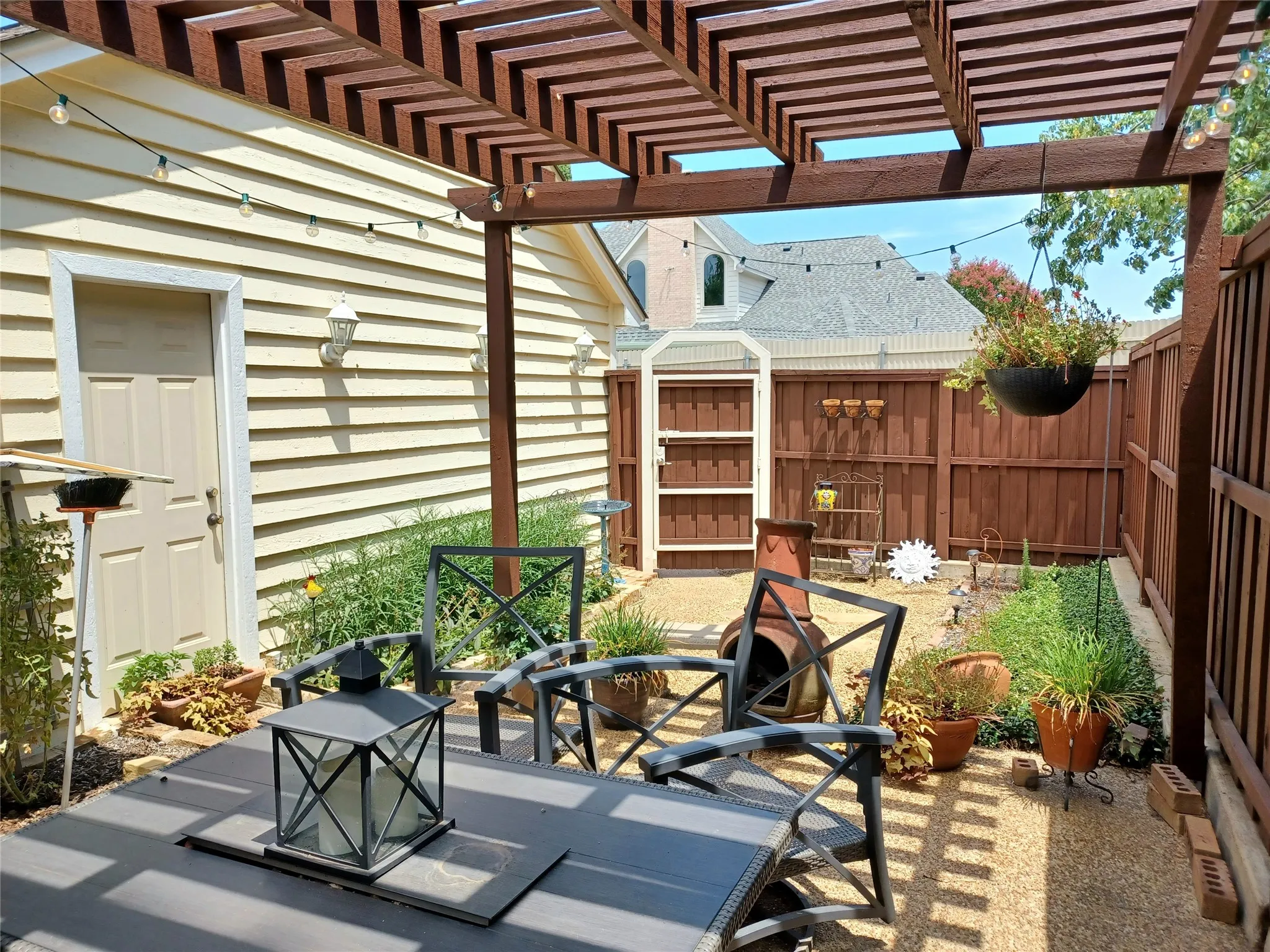 Townhouse For Rent in Tarrant County , 3611 Soft Wind Court, Grapevine, Texas 76051, 2 Bedroom, 4 Bathroom, 2 Garage spaces, 2,052 Sqft, built in 1985, mls#21389592, Real Estate Agent in Grapevine, Homes For Rent in Tarrant county, Homes For Rent in Grapevine, Realtor in Grapevine Texas, Real Estate Brokerage Independent Realty Texas, Luminita Cordes Realtor