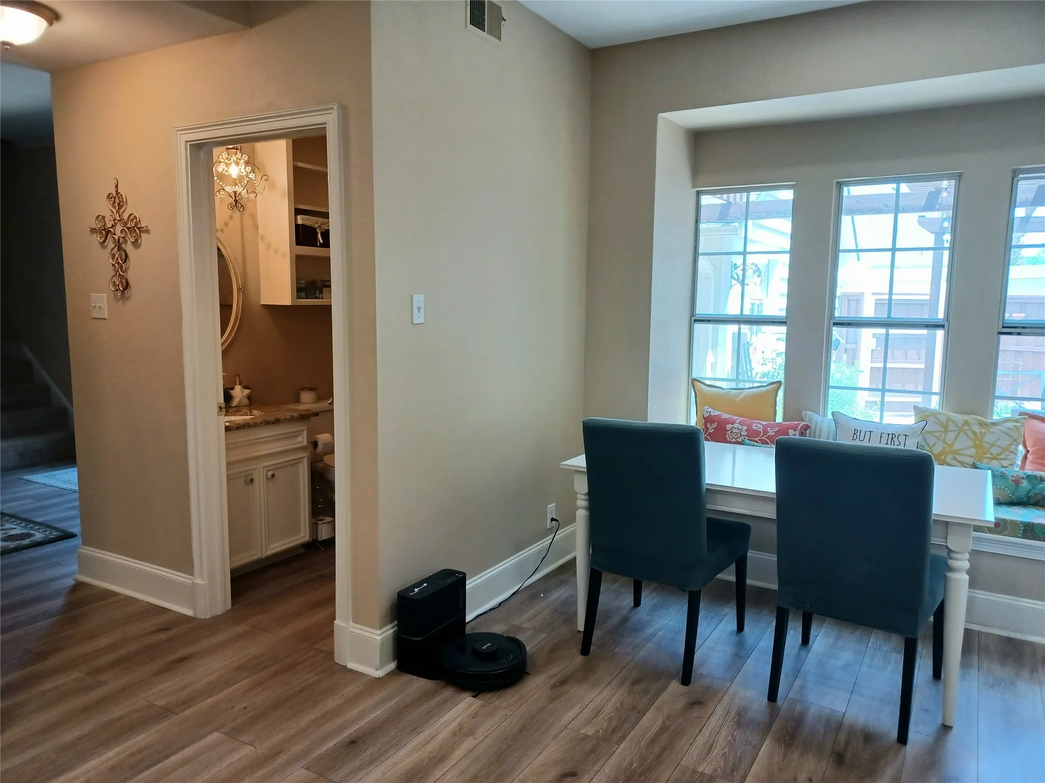 Townhouse For Rent in Tarrant County , 3611 Soft Wind Court, Grapevine, Texas 76051, 2 Bedroom, 4 Bathroom, 2 Garage spaces, 2,052 Sqft, built in 1985, mls#21389592, Real Estate Agent in Grapevine, Homes For Rent in Tarrant county, Homes For Rent in Grapevine, Realtor in Grapevine Texas, Real Estate Brokerage Independent Realty Texas, Luminita Cordes Realtor