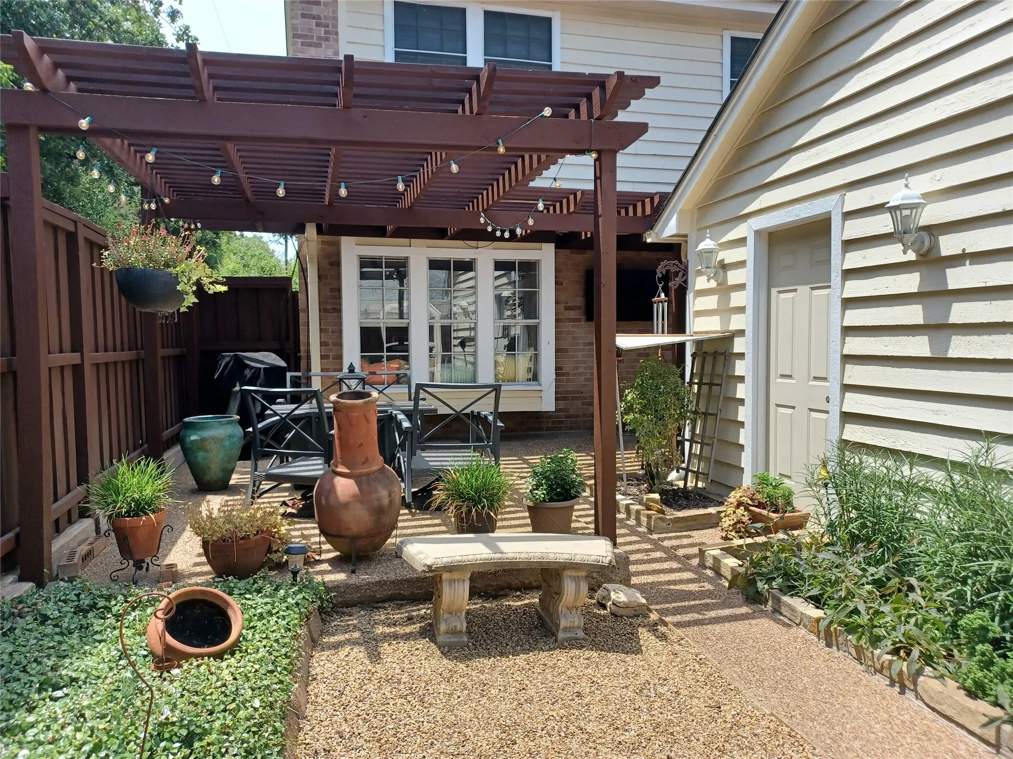 Townhouse For Rent in Tarrant County , 3611 Soft Wind Court, Grapevine, Texas 76051, 2 Bedroom, 4 Bathroom, 2 Garage spaces, 2,052 Sqft, built in 1985, mls#21389592, Real Estate Agent in Grapevine, Homes For Rent in Tarrant county, Homes For Rent in Grapevine, Realtor in Grapevine Texas, Real Estate Brokerage Independent Realty Texas, Luminita Cordes Realtor