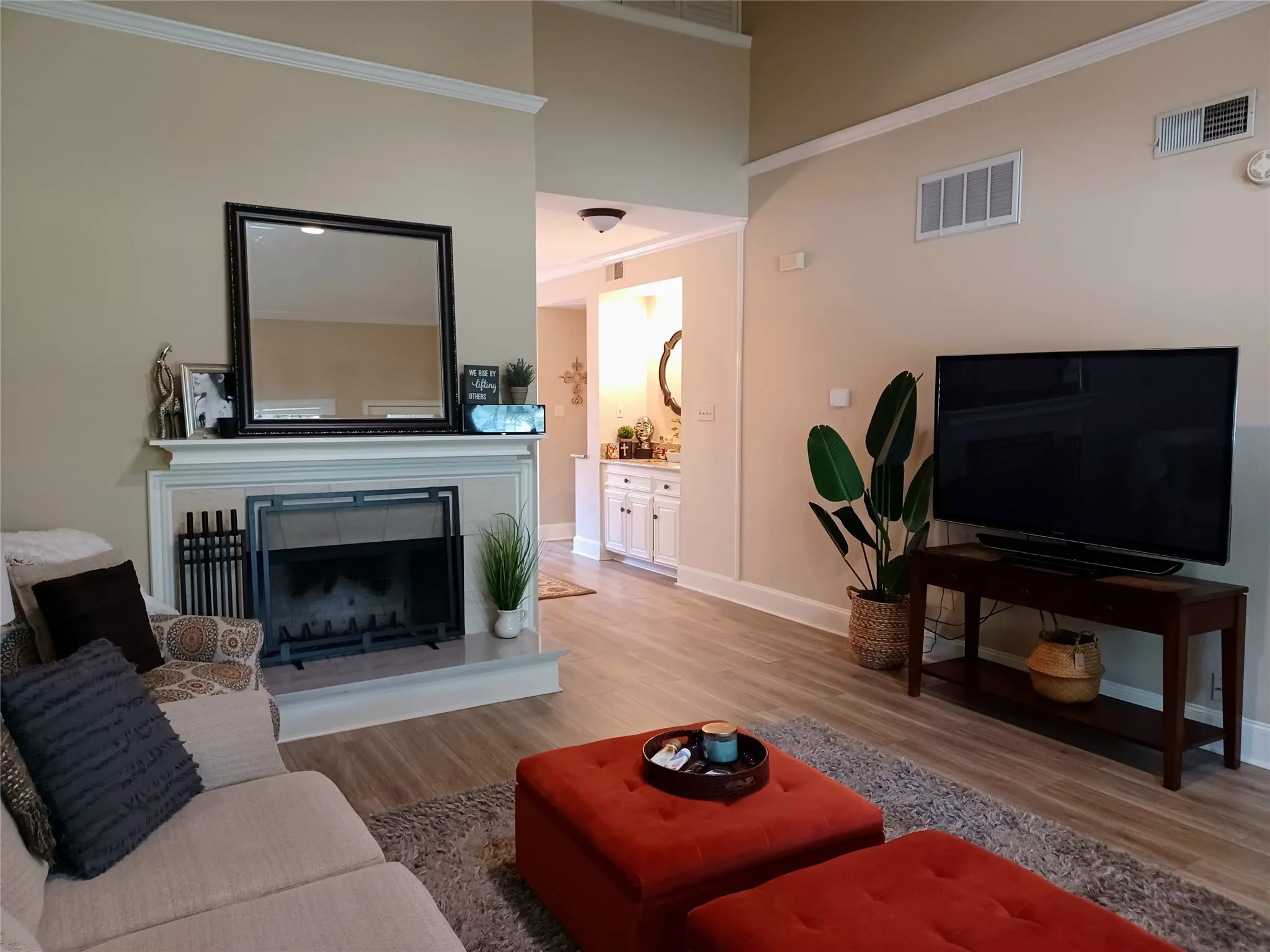 Townhouse For Rent in Tarrant County , 3611 Soft Wind Court, Grapevine, Texas 76051, 2 Bedroom, 4 Bathroom, 2 Garage spaces, 2,052 Sqft, built in 1985, mls#21389592, Real Estate Agent in Grapevine, Homes For Rent in Tarrant county, Homes For Rent in Grapevine, Realtor in Grapevine Texas, Real Estate Brokerage Independent Realty Texas, Luminita Cordes Realtor
