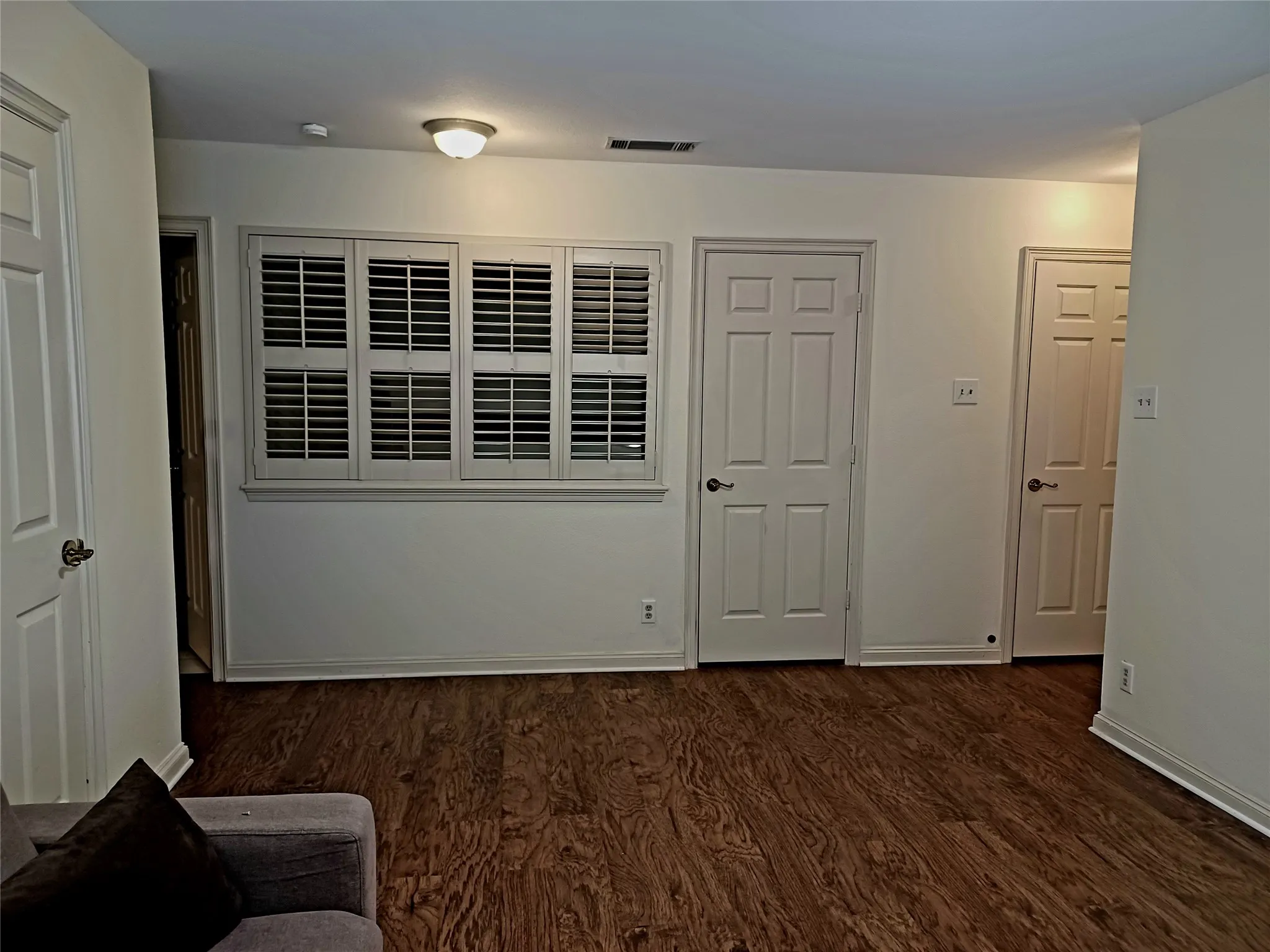 Townhouse For Rent in Tarrant County , 3611 Soft Wind Court, Grapevine, Texas 76051, 2 Bedroom, 4 Bathroom, 2 Garage spaces, 2,052 Sqft, built in 1985, mls#21389592, Real Estate Agent in Grapevine, Homes For Rent in Tarrant county, Homes For Rent in Grapevine, Realtor in Grapevine Texas, Real Estate Brokerage Independent Realty Texas, Luminita Cordes Realtor