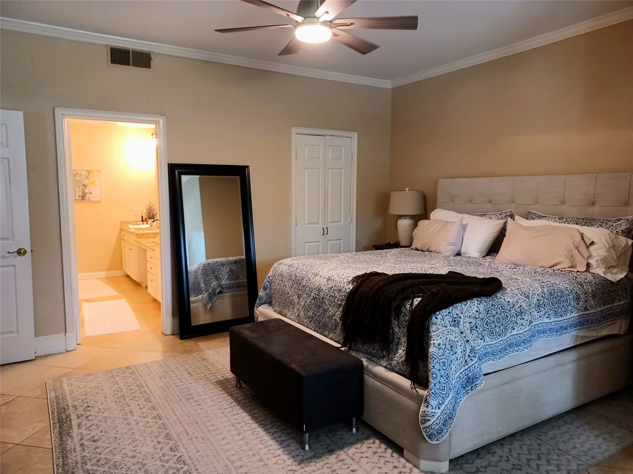 Townhouse For Rent in Tarrant County , 3611 Soft Wind Court, Grapevine, Texas 76051, 2 Bedroom, 4 Bathroom, 2 Garage spaces, 2,052 Sqft, built in 1985, mls#21389592, Real Estate Agent in Grapevine, Homes For Rent in Tarrant county, Homes For Rent in Grapevine, Realtor in Grapevine Texas, Real Estate Brokerage Independent Realty Texas, Luminita Cordes Realtor