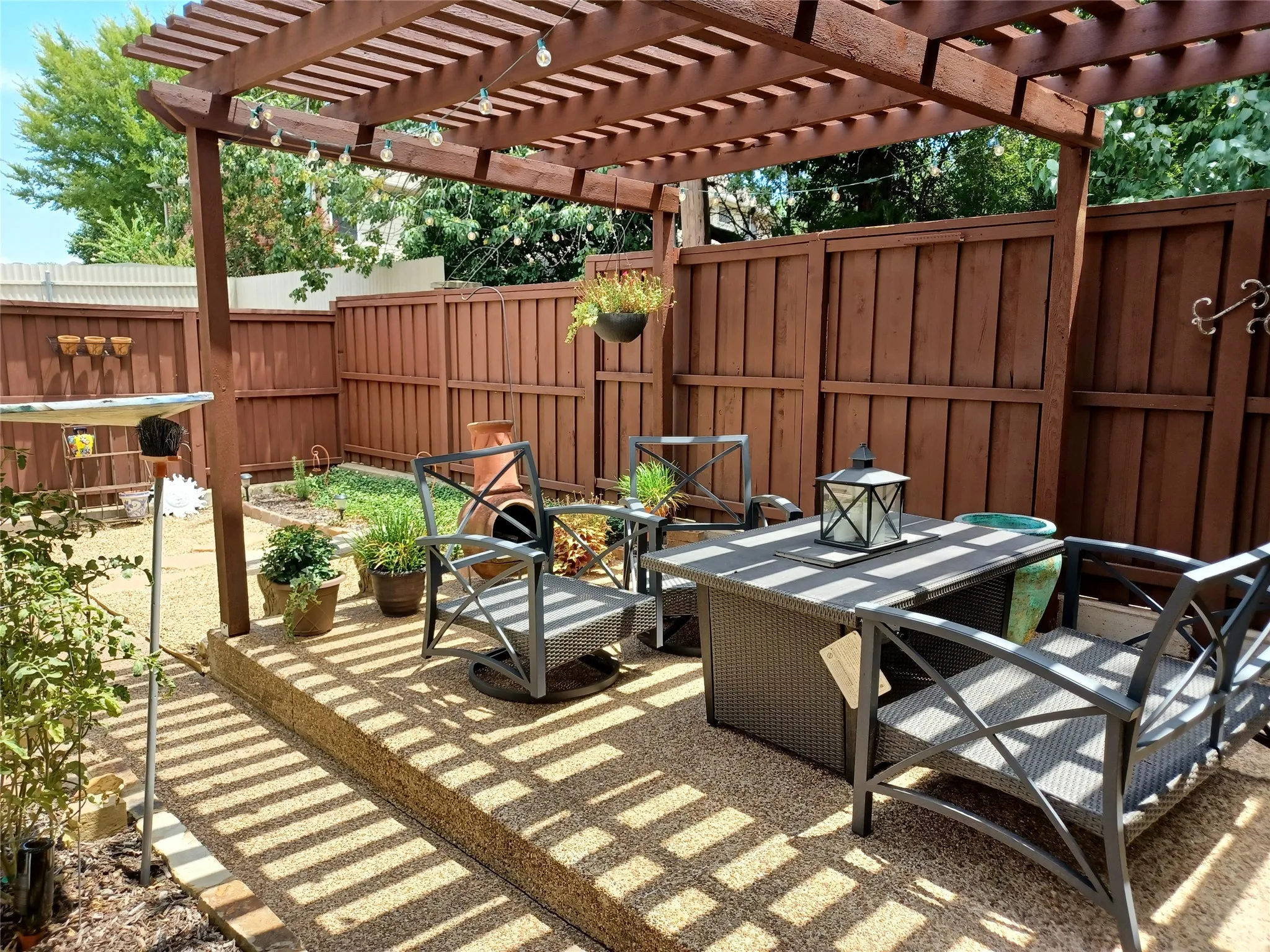 Townhouse For Rent in Tarrant County , 3611 Soft Wind Court, Grapevine, Texas 76051, 2 Bedroom, 4 Bathroom, 2 Garage spaces, 2,052 Sqft, built in 1985, mls#21389592, Real Estate Agent in Grapevine, Homes For Rent in Tarrant county, Homes For Rent in Grapevine, Realtor in Grapevine Texas, Real Estate Brokerage Independent Realty Texas, Luminita Cordes Realtor