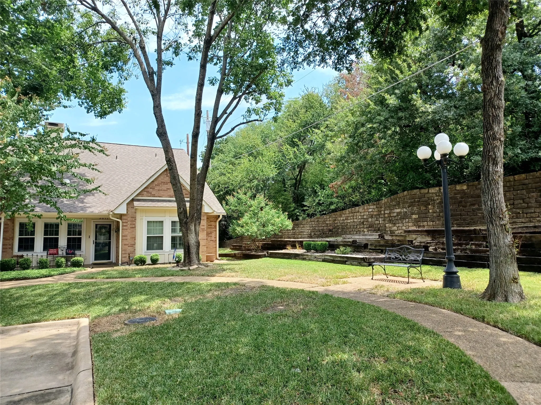 Townhouse For Rent in Tarrant County , 3611 Soft Wind Court, Grapevine, Texas 76051, 2 Bedroom, 4 Bathroom, 2 Garage spaces, 2,052 Sqft, built in 1985, mls#21389592, Real Estate Agent in Grapevine, Homes For Rent in Tarrant county, Homes For Rent in Grapevine, Realtor in Grapevine Texas, Real Estate Brokerage Independent Realty Texas, Luminita Cordes Realtor