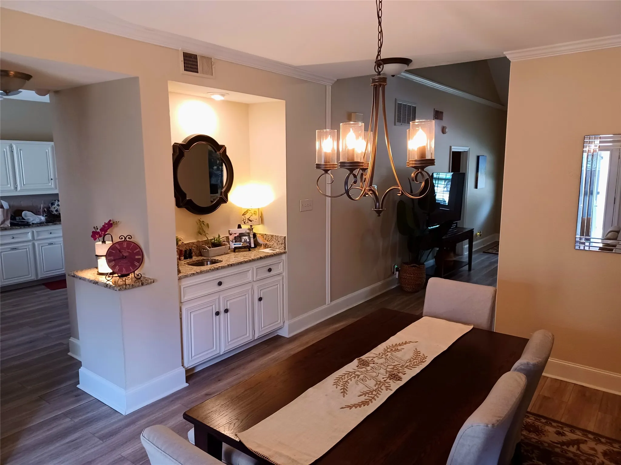 Townhouse For Rent in Tarrant County , 3611 Soft Wind Court, Grapevine, Texas 76051, 2 Bedroom, 4 Bathroom, 2 Garage spaces, 2,052 Sqft, built in 1985, mls#21389592, Real Estate Agent in Grapevine, Homes For Rent in Tarrant county, Homes For Rent in Grapevine, Realtor in Grapevine Texas, Real Estate Brokerage Independent Realty Texas, Luminita Cordes Realtor