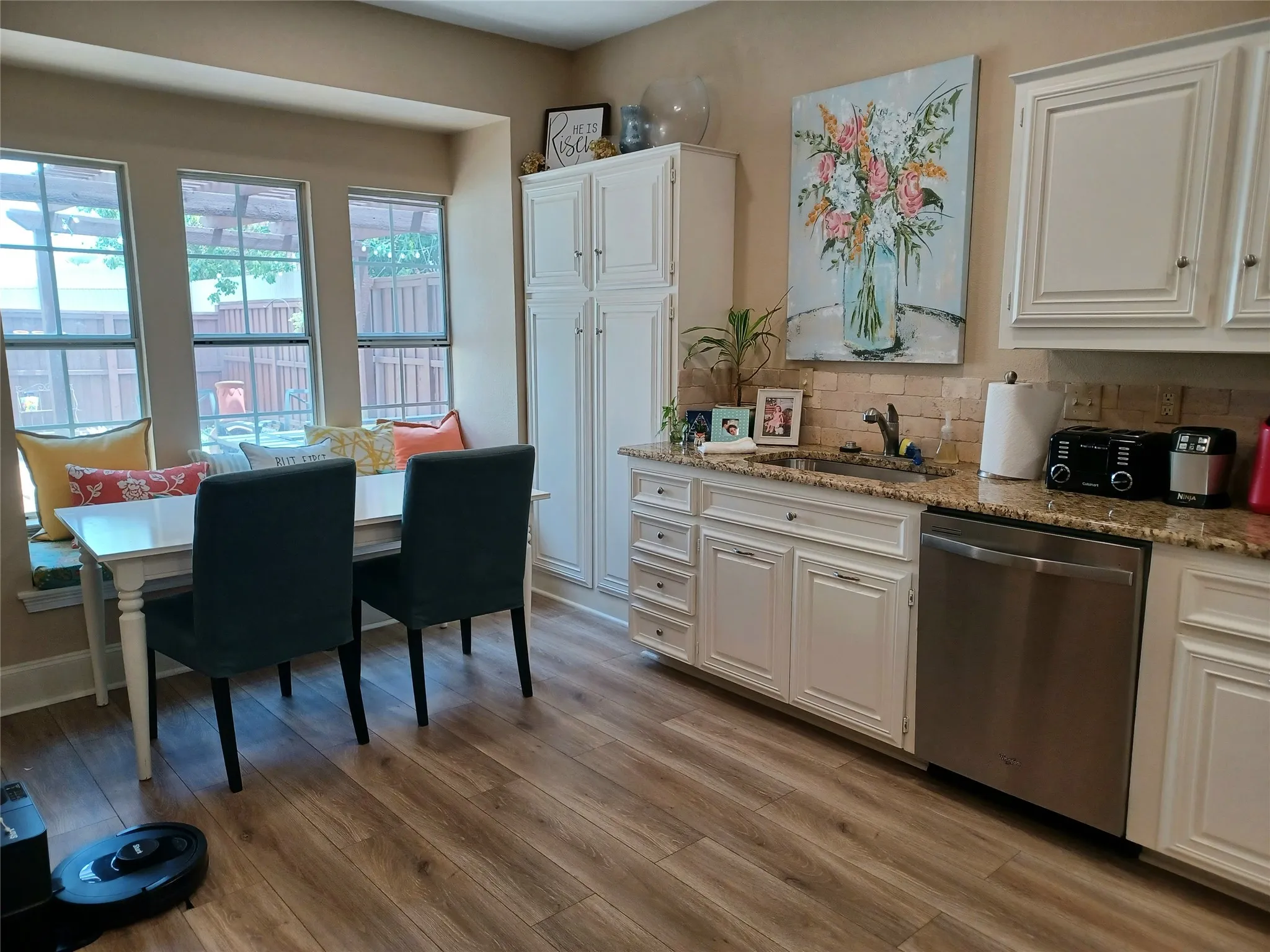 Townhouse For Rent in Tarrant County , 3611 Soft Wind Court, Grapevine, Texas 76051, 2 Bedroom, 4 Bathroom, 2 Garage spaces, 2,052 Sqft, built in 1985, mls#21389592, Real Estate Agent in Grapevine, Homes For Rent in Tarrant county, Homes For Rent in Grapevine, Realtor in Grapevine Texas, Real Estate Brokerage Independent Realty Texas, Luminita Cordes Realtor