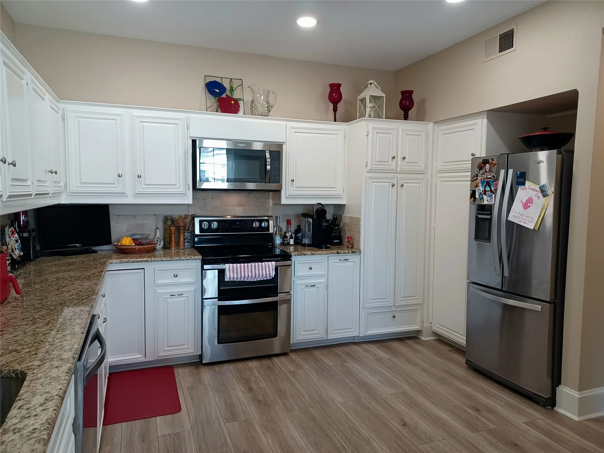 Townhouse For Rent in Tarrant County , 3611 Soft Wind Court, Grapevine, Texas 76051, 2 Bedroom, 4 Bathroom, 2 Garage spaces, 2,052 Sqft, built in 1985, mls#21389592, Real Estate Agent in Grapevine, Homes For Rent in Tarrant county, Homes For Rent in Grapevine, Realtor in Grapevine Texas, Real Estate Brokerage Independent Realty Texas, Luminita Cordes Realtor