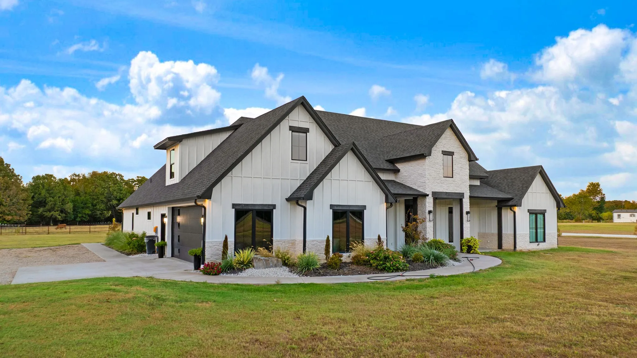 Single Family Residence For Sale in Lamar County , 15170 Farm Road 79, Sumner, Texas 75486, 5 Bedroom, 5 Bathroom, 2 Garage spaces, 3,600 Sqft, built in 2022, mls#21386391, Real Estate Agent in Sumner, Homes For Sale in Lamar county, Homes For Sale in Sumner, Realtor in Sumner Texas, Real Estate Brokerage Independent Realty Texas, Luminita Cordes Realtor