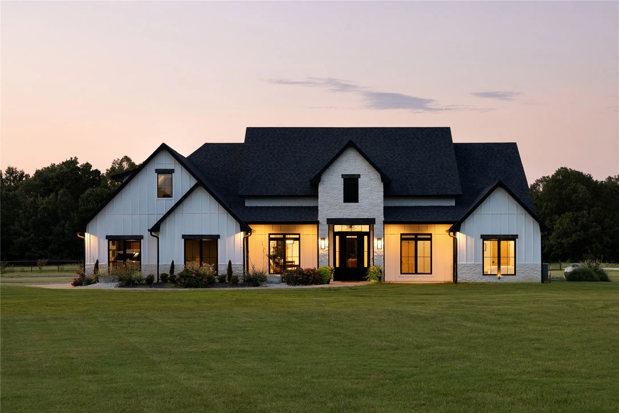 Single Family Residence For Sale in Lamar County , 15170 Farm Road 79, Sumner, Texas 75486, 5 Bedroom, 5 Bathroom, 2 Garage spaces, 3,600 Sqft, built in 2022, mls#21386391, Real Estate Agent in Sumner, Homes For Sale in Lamar county, Homes For Sale in Sumner, Realtor in Sumner Texas, Real Estate Brokerage Independent Realty Texas, Luminita Cordes Realtor