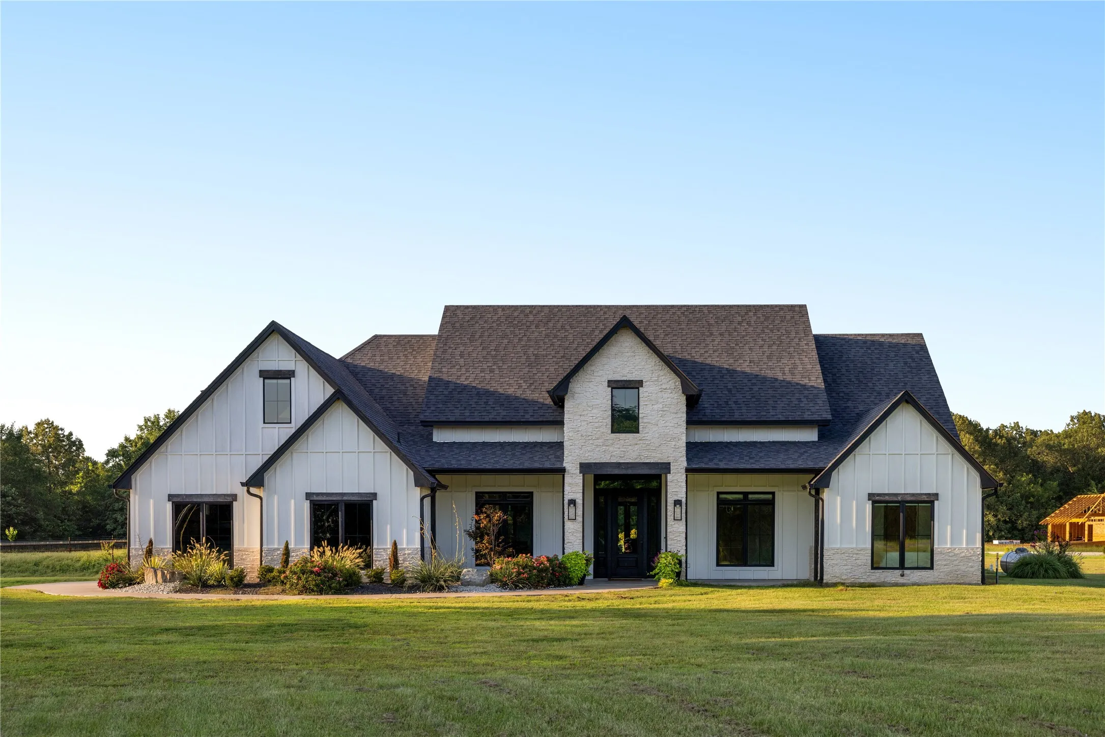 Single Family Residence For Sale in Lamar County , 15170 Farm Road 79, Sumner, Texas 75486, 5 Bedroom, 5 Bathroom, 2 Garage spaces, 3,600 Sqft, built in 2022, mls#21386391, Real Estate Agent in Sumner, Homes For Sale in Lamar county, Homes For Sale in Sumner, Realtor in Sumner Texas, Real Estate Brokerage Independent Realty Texas, Luminita Cordes Realtor