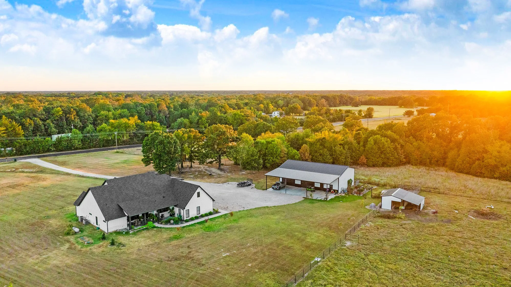 Single Family Residence For Sale in Lamar County , 15170 Farm Road 79, Sumner, Texas 75486, 5 Bedroom, 5 Bathroom, 2 Garage spaces, 3,600 Sqft, built in 2022, mls#21386391, Real Estate Agent in Sumner, Homes For Sale in Lamar county, Homes For Sale in Sumner, Realtor in Sumner Texas, Real Estate Brokerage Independent Realty Texas, Luminita Cordes Realtor
