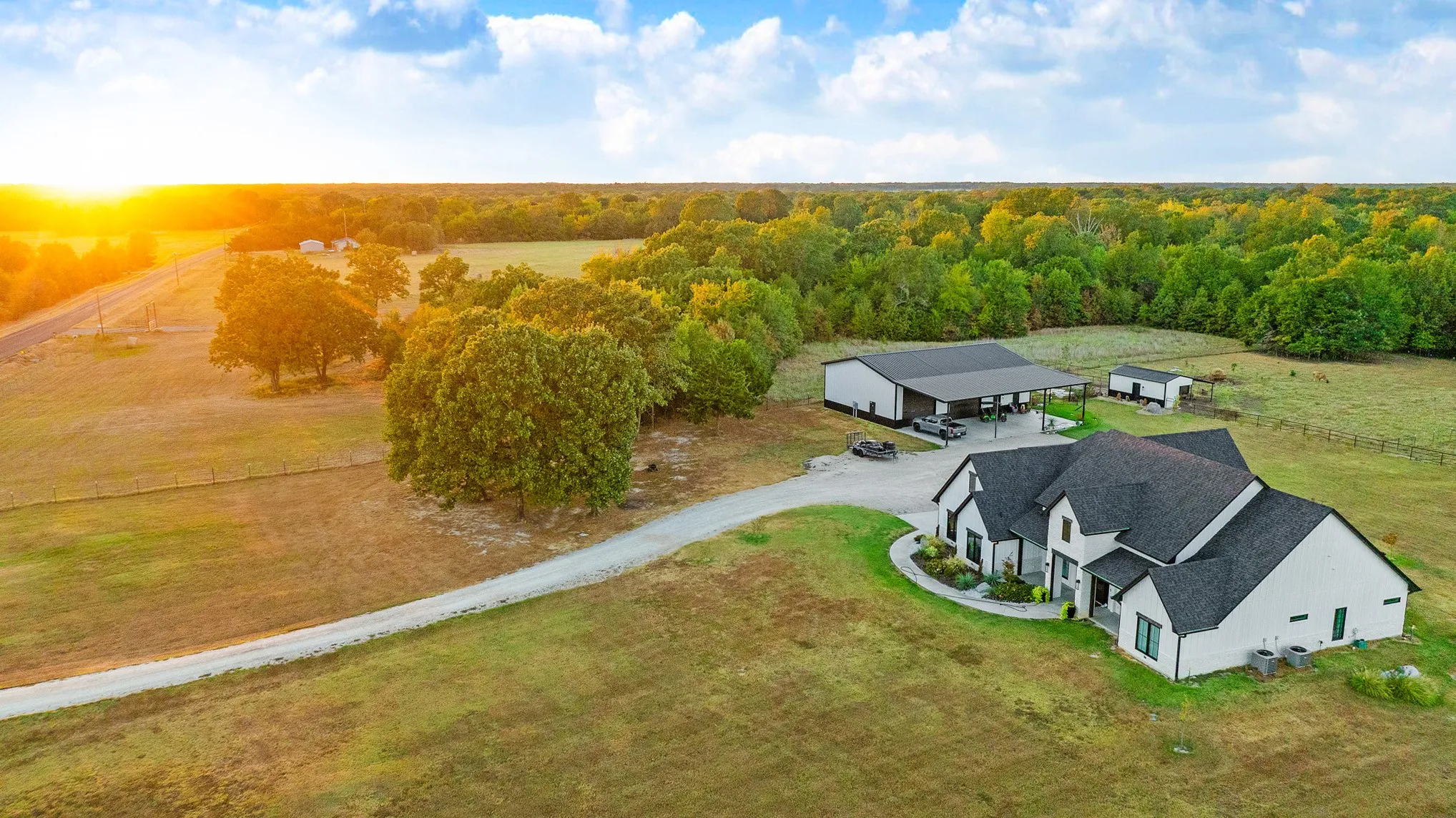 Single Family Residence For Sale in Lamar County , 15170 Farm Road 79, Sumner, Texas 75486, 5 Bedroom, 5 Bathroom, 2 Garage spaces, 3,600 Sqft, built in 2022, mls#21386391, Real Estate Agent in Sumner, Homes For Sale in Lamar county, Homes For Sale in Sumner, Realtor in Sumner Texas, Real Estate Brokerage Independent Realty Texas, Luminita Cordes Realtor