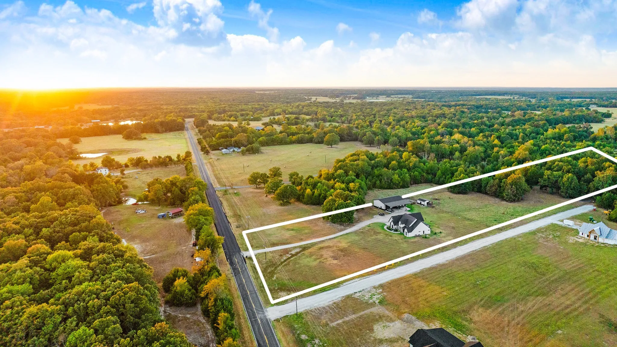 Single Family Residence For Sale in Lamar County , 15170 Farm Road 79, Sumner, Texas 75486, 5 Bedroom, 5 Bathroom, 2 Garage spaces, 3,600 Sqft, built in 2022, mls#21386391, Real Estate Agent in Sumner, Homes For Sale in Lamar county, Homes For Sale in Sumner, Realtor in Sumner Texas, Real Estate Brokerage Independent Realty Texas, Luminita Cordes Realtor