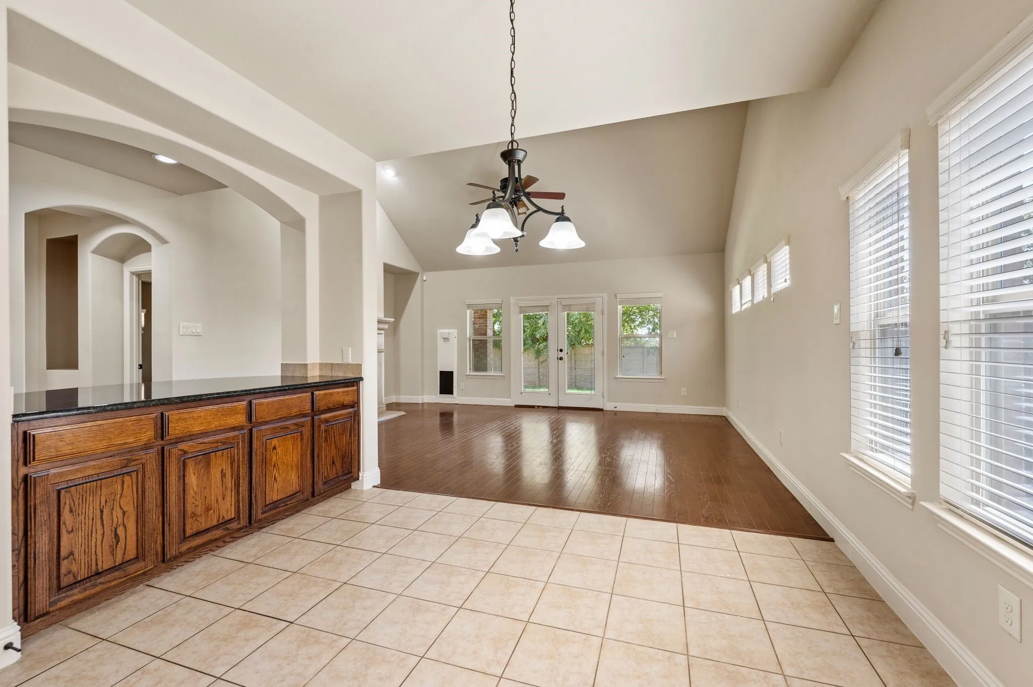 High vaulted ceiling with a ceiling fan light fixture