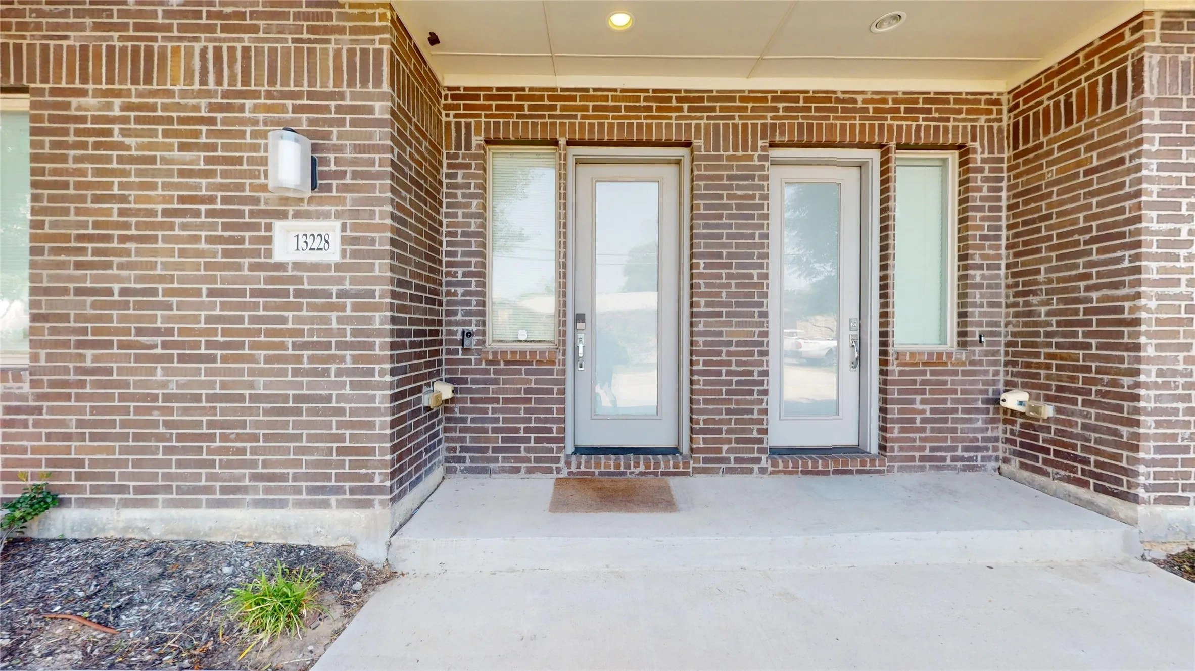 Townhouse For Sale in Dallas County , 13228 Bee Street, Farmers Branch, Texas 75234, 3 Bedroom, 4 Bathroom, 2 Garage spaces, 1,937 Sqft, built in 2017, mls#21389213, Real Estate Agent in Farmers Branch, Homes For Sale in Dallas county, Homes For Sale in Farmers Branch, Realtor in Farmers Branch Texas, Real Estate Brokerage Independent Realty Texas, Luminita Cordes Realtor