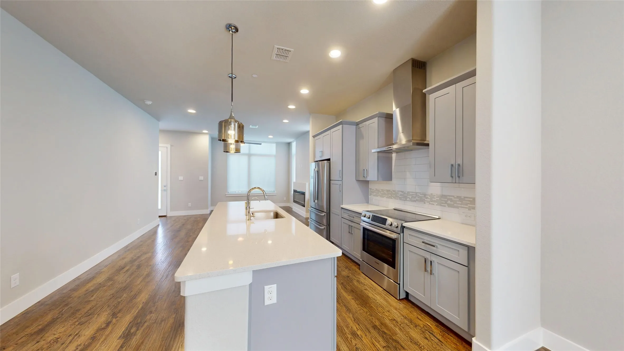 Townhouse For Sale in Dallas County , 13228 Bee Street, Farmers Branch, Texas 75234, 3 Bedroom, 4 Bathroom, 2 Garage spaces, 1,937 Sqft, built in 2017, mls#21389213, Real Estate Agent in Farmers Branch, Homes For Sale in Dallas county, Homes For Sale in Farmers Branch, Realtor in Farmers Branch Texas, Real Estate Brokerage Independent Realty Texas, Luminita Cordes Realtor