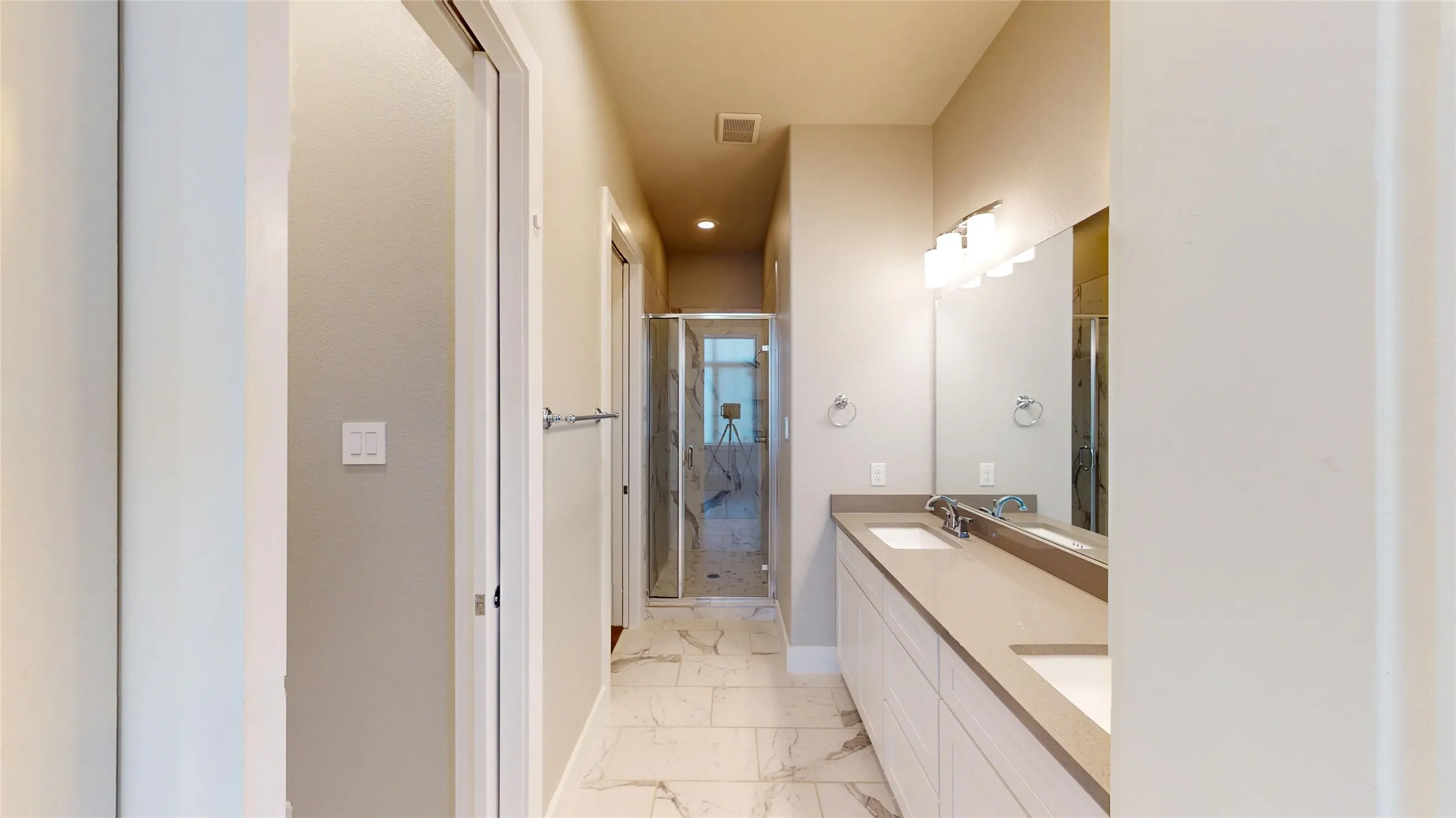 Townhouse For Sale in Dallas County , 13228 Bee Street, Farmers Branch, Texas 75234, 3 Bedroom, 4 Bathroom, 2 Garage spaces, 1,937 Sqft, built in 2017, mls#21389213, Real Estate Agent in Farmers Branch, Homes For Sale in Dallas county, Homes For Sale in Farmers Branch, Realtor in Farmers Branch Texas, Real Estate Brokerage Independent Realty Texas, Luminita Cordes Realtor