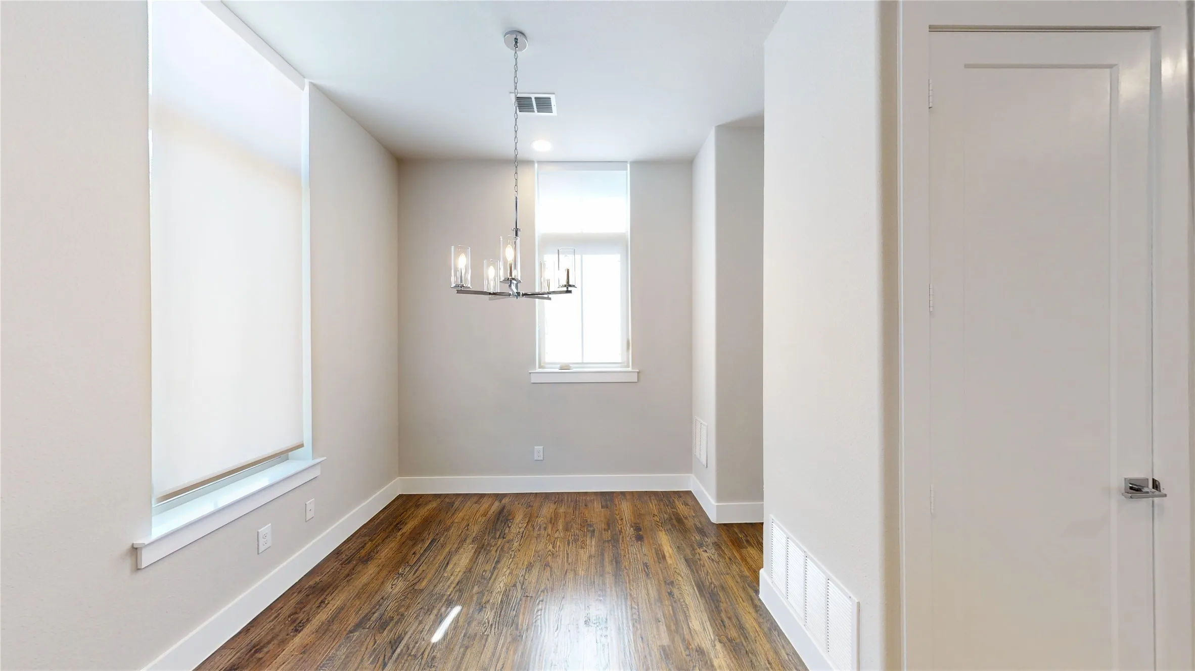 Townhouse For Sale in Dallas County , 13228 Bee Street, Farmers Branch, Texas 75234, 3 Bedroom, 4 Bathroom, 2 Garage spaces, 1,937 Sqft, built in 2017, mls#21389213, Real Estate Agent in Farmers Branch, Homes For Sale in Dallas county, Homes For Sale in Farmers Branch, Realtor in Farmers Branch Texas, Real Estate Brokerage Independent Realty Texas, Luminita Cordes Realtor