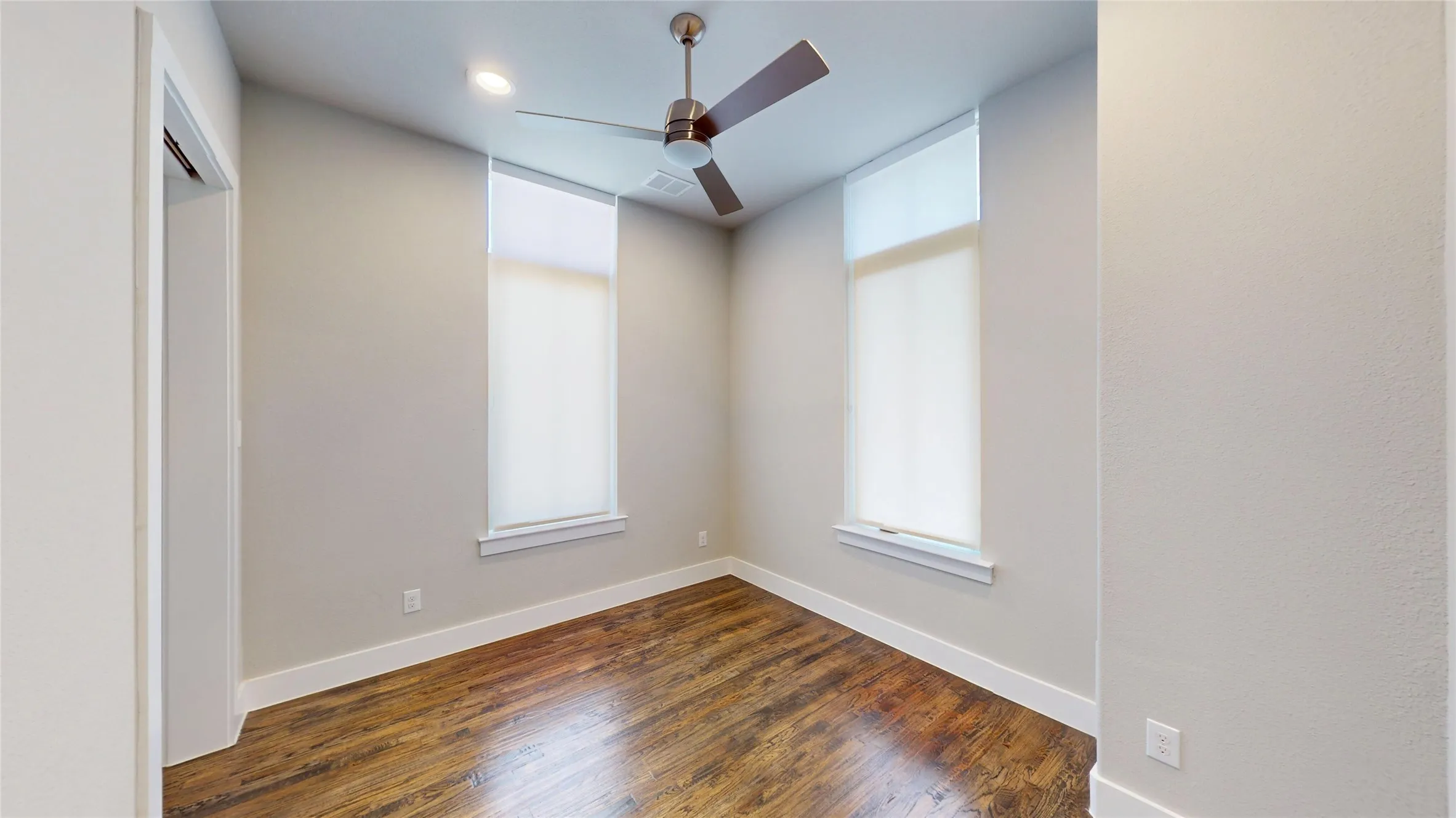 Townhouse For Sale in Dallas County , 13228 Bee Street, Farmers Branch, Texas 75234, 3 Bedroom, 4 Bathroom, 2 Garage spaces, 1,937 Sqft, built in 2017, mls#21389213, Real Estate Agent in Farmers Branch, Homes For Sale in Dallas county, Homes For Sale in Farmers Branch, Realtor in Farmers Branch Texas, Real Estate Brokerage Independent Realty Texas, Luminita Cordes Realtor