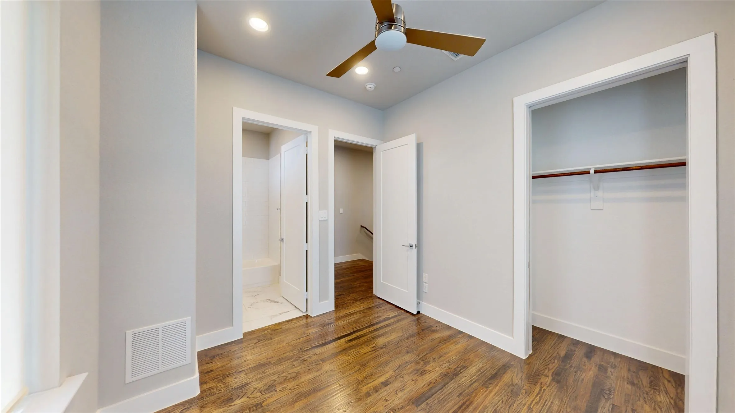 Townhouse For Sale in Dallas County , 13228 Bee Street, Farmers Branch, Texas 75234, 3 Bedroom, 4 Bathroom, 2 Garage spaces, 1,937 Sqft, built in 2017, mls#21389213, Real Estate Agent in Farmers Branch, Homes For Sale in Dallas county, Homes For Sale in Farmers Branch, Realtor in Farmers Branch Texas, Real Estate Brokerage Independent Realty Texas, Luminita Cordes Realtor