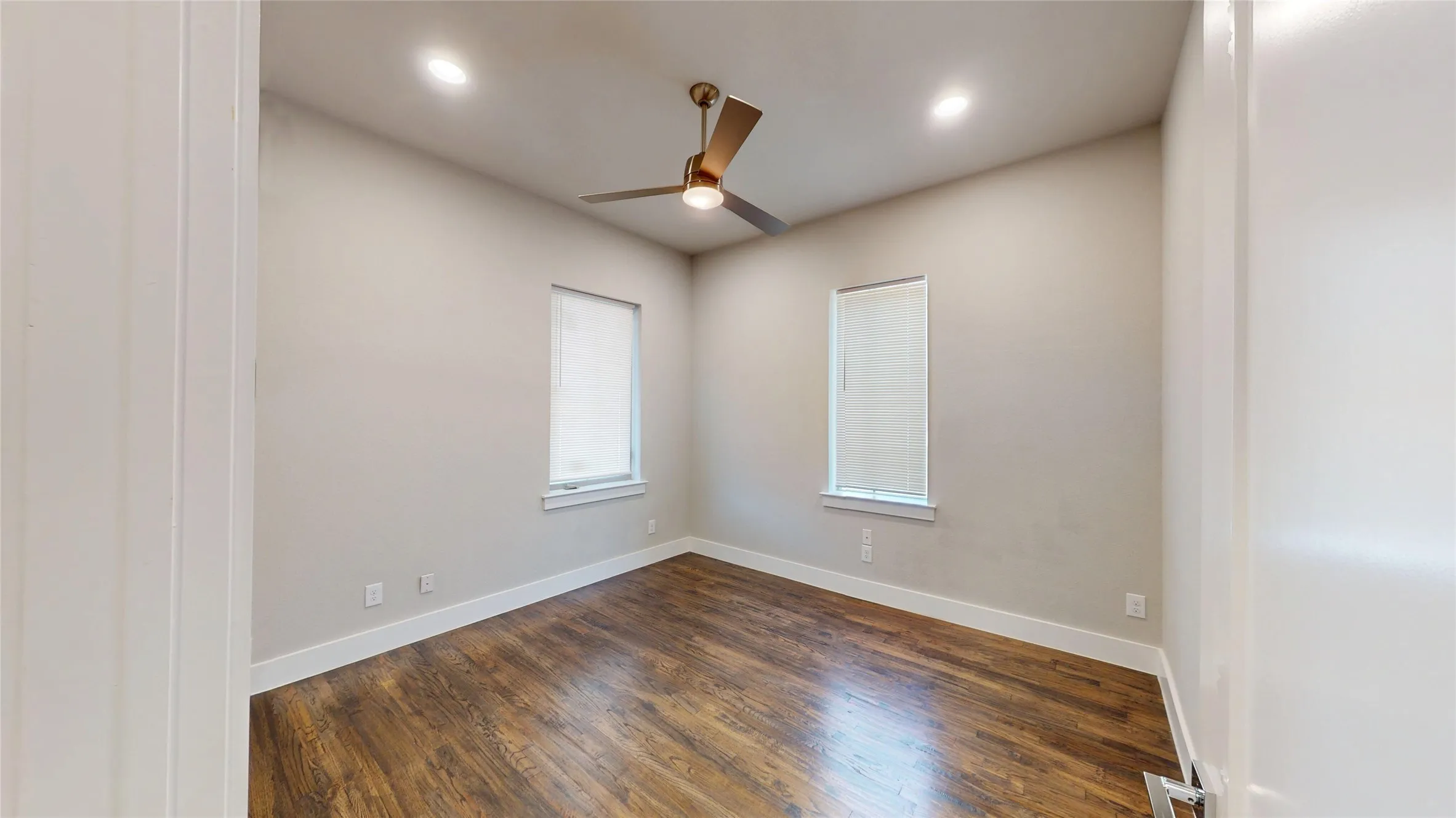 Townhouse For Sale in Dallas County , 13228 Bee Street, Farmers Branch, Texas 75234, 3 Bedroom, 4 Bathroom, 2 Garage spaces, 1,937 Sqft, built in 2017, mls#21389213, Real Estate Agent in Farmers Branch, Homes For Sale in Dallas county, Homes For Sale in Farmers Branch, Realtor in Farmers Branch Texas, Real Estate Brokerage Independent Realty Texas, Luminita Cordes Realtor