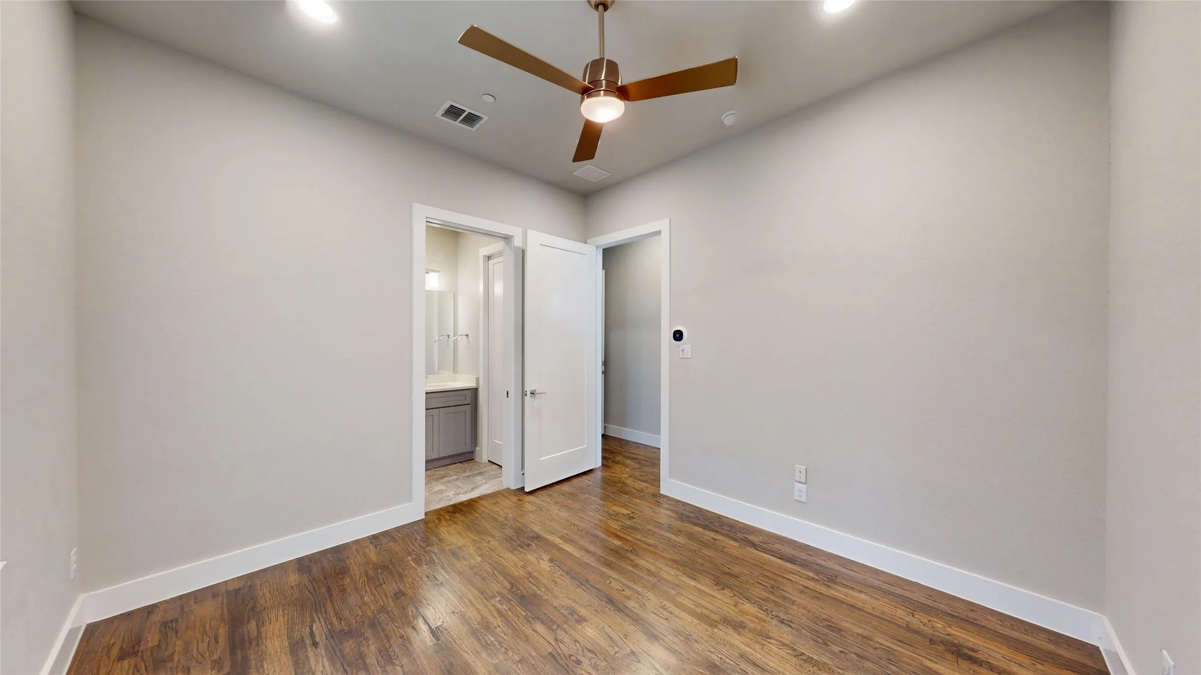 Townhouse For Sale in Dallas County , 13228 Bee Street, Farmers Branch, Texas 75234, 3 Bedroom, 4 Bathroom, 2 Garage spaces, 1,937 Sqft, built in 2017, mls#21389213, Real Estate Agent in Farmers Branch, Homes For Sale in Dallas county, Homes For Sale in Farmers Branch, Realtor in Farmers Branch Texas, Real Estate Brokerage Independent Realty Texas, Luminita Cordes Realtor