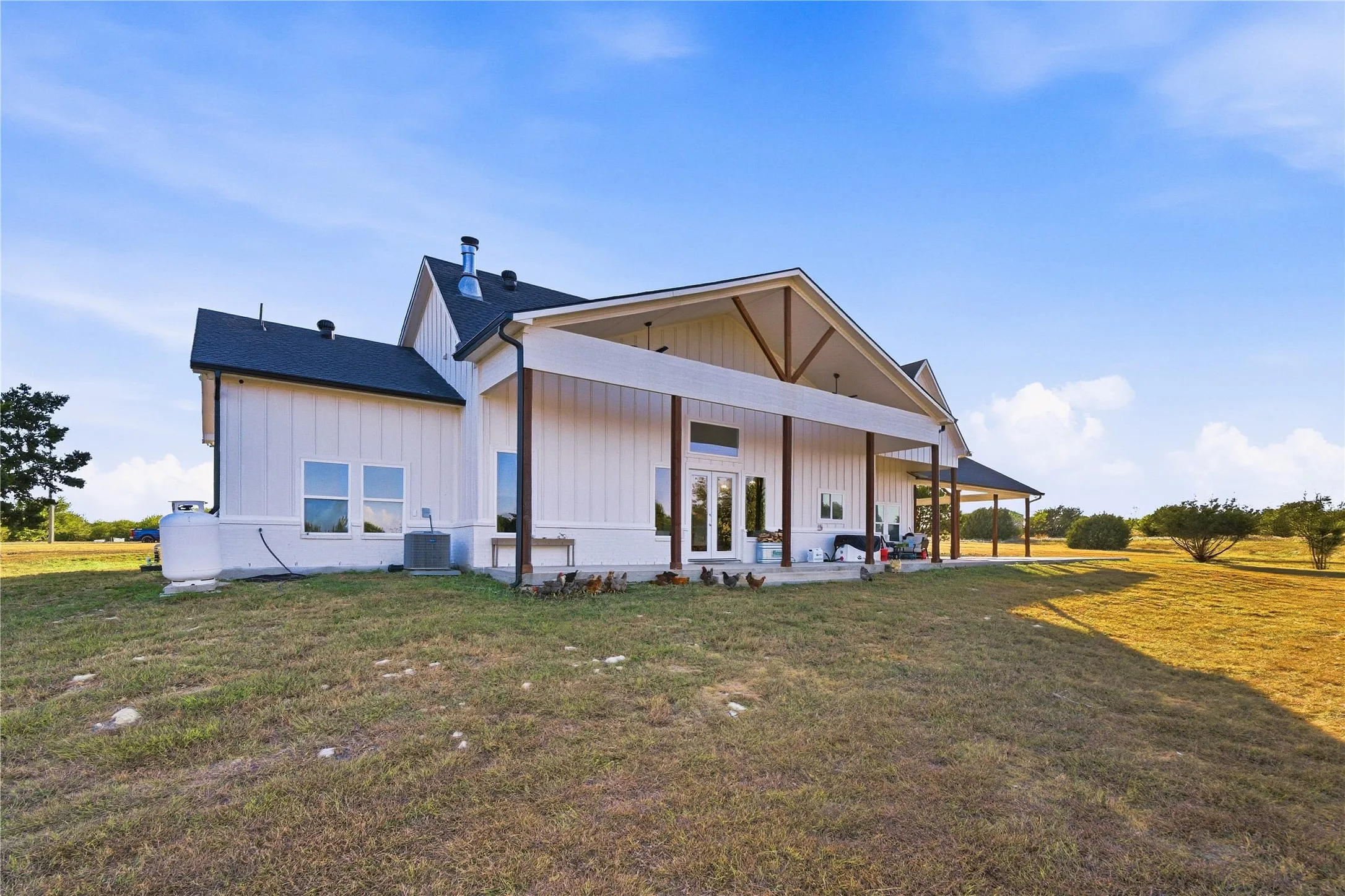 Single Family Residence For Sale in Johnson County , 1045 Augustus Court, Rio Vista, Texas 76093, 4 Bedroom, 3 Bathroom, Garage spaces, 2,577 Sqft, built in 2022, mls#21389588, Real Estate Agent in Rio Vista, Homes For Sale in Johnson county, Homes For Sale in Rio Vista, Realtor in Rio Vista Texas, Real Estate Brokerage Independent Realty Texas, Luminita Cordes Realtor