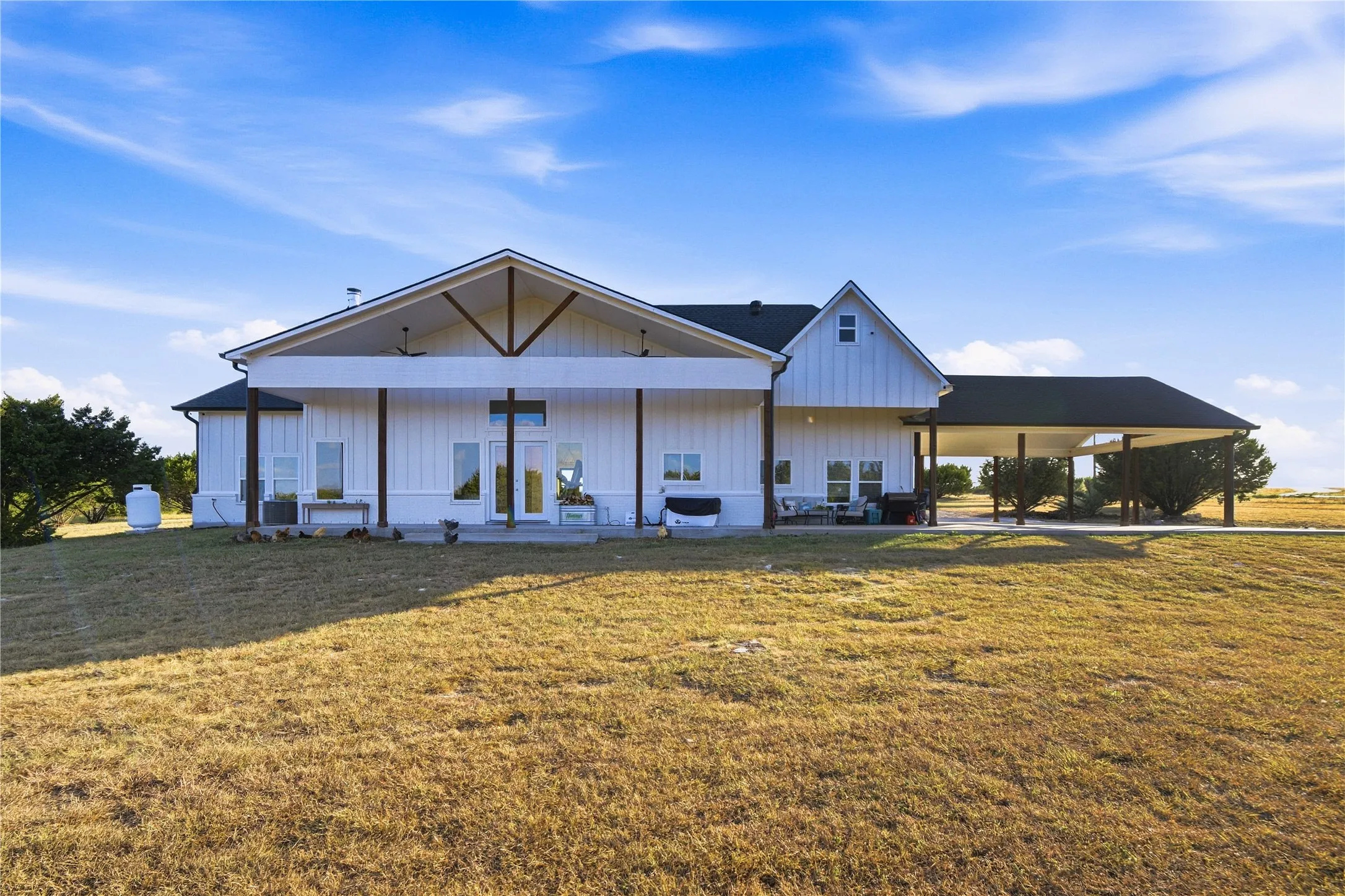 Single Family Residence For Sale in Johnson County , 1045 Augustus Court, Rio Vista, Texas 76093, 4 Bedroom, 3 Bathroom, Garage spaces, 2,577 Sqft, built in 2022, mls#21389588, Real Estate Agent in Rio Vista, Homes For Sale in Johnson county, Homes For Sale in Rio Vista, Realtor in Rio Vista Texas, Real Estate Brokerage Independent Realty Texas, Luminita Cordes Realtor