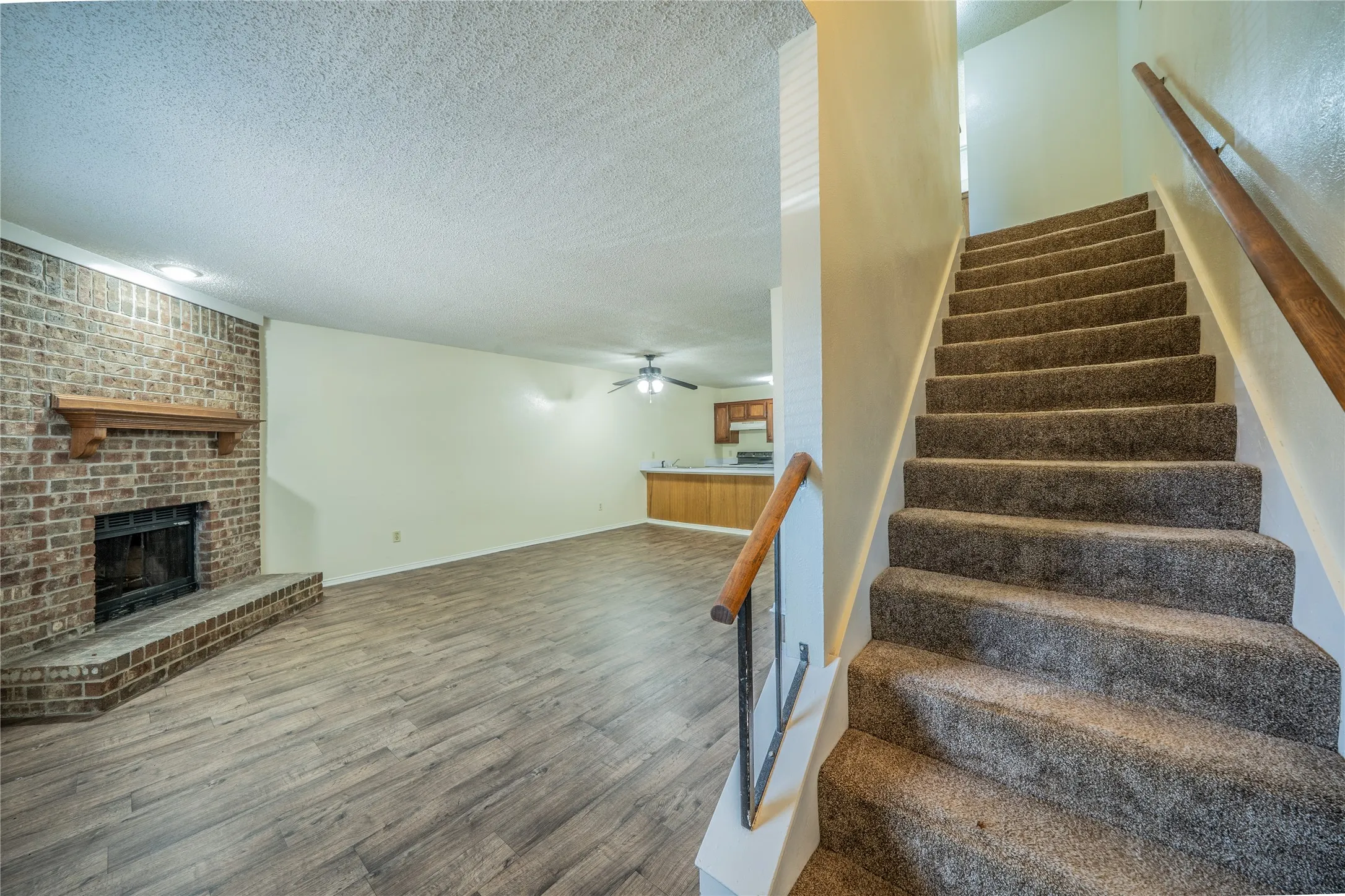Townhouse For Sale in Dallas County , 122 Country Bend, Duncanville, Texas 75137, 2 Bedroom, 2 Bathroom, Garage spaces, 1,200 Sqft, built in 1983, mls#21389599, Real Estate Agent in Duncanville, Homes For Sale in Dallas county, Homes For Sale in Duncanville, Realtor in Duncanville Texas, Real Estate Brokerage Independent Realty Texas, Luminita Cordes Realtor