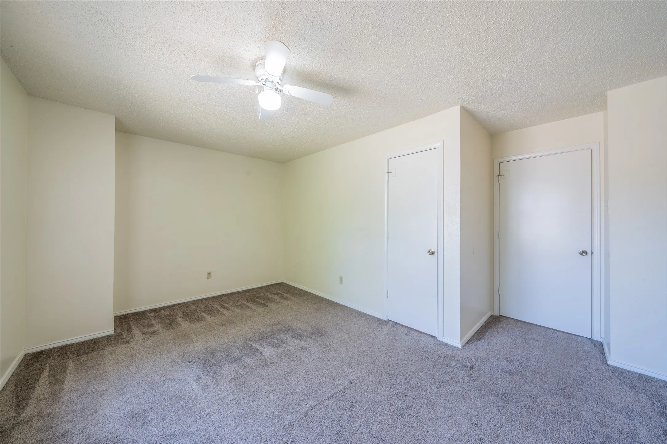 Townhouse For Sale in Dallas County , 122 Country Bend, Duncanville, Texas 75137, 2 Bedroom, 2 Bathroom, Garage spaces, 1,200 Sqft, built in 1983, mls#21389599, Real Estate Agent in Duncanville, Homes For Sale in Dallas county, Homes For Sale in Duncanville, Realtor in Duncanville Texas, Real Estate Brokerage Independent Realty Texas, Luminita Cordes Realtor