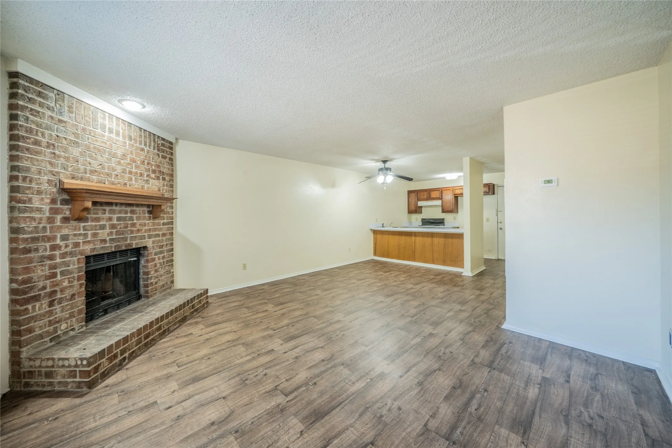 Townhouse For Sale in Dallas County , 122 Country Bend, Duncanville, Texas 75137, 2 Bedroom, 2 Bathroom, Garage spaces, 1,200 Sqft, built in 1983, mls#21389599, Real Estate Agent in Duncanville, Homes For Sale in Dallas county, Homes For Sale in Duncanville, Realtor in Duncanville Texas, Real Estate Brokerage Independent Realty Texas, Luminita Cordes Realtor
