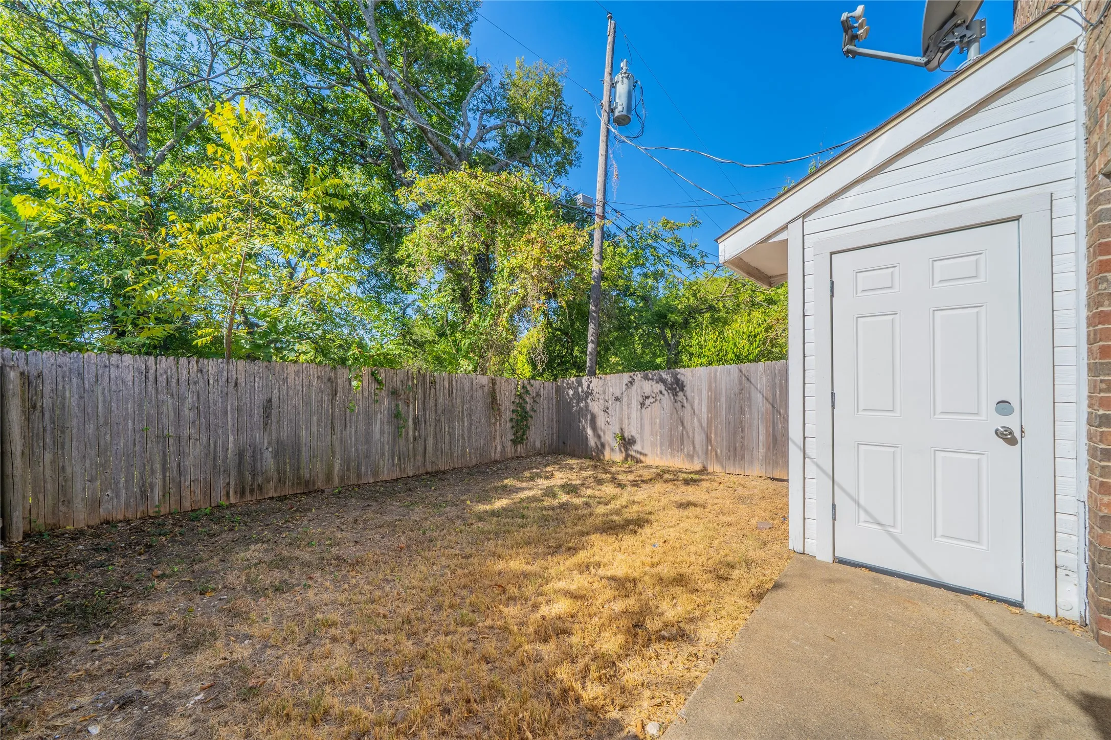 Townhouse For Sale in Dallas County , 122 Country Bend, Duncanville, Texas 75137, 2 Bedroom, 2 Bathroom, Garage spaces, 1,200 Sqft, built in 1983, mls#21389599, Real Estate Agent in Duncanville, Homes For Sale in Dallas county, Homes For Sale in Duncanville, Realtor in Duncanville Texas, Real Estate Brokerage Independent Realty Texas, Luminita Cordes Realtor