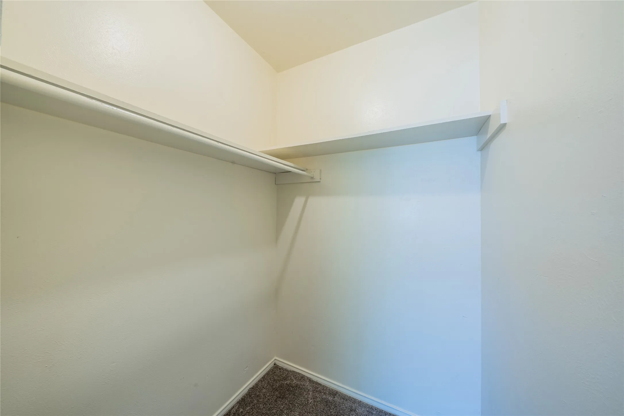 Townhouse For Sale in Dallas County , 122 Country Bend, Duncanville, Texas 75137, 2 Bedroom, 2 Bathroom, Garage spaces, 1,200 Sqft, built in 1983, mls#21389599, Real Estate Agent in Duncanville, Homes For Sale in Dallas county, Homes For Sale in Duncanville, Realtor in Duncanville Texas, Real Estate Brokerage Independent Realty Texas, Luminita Cordes Realtor