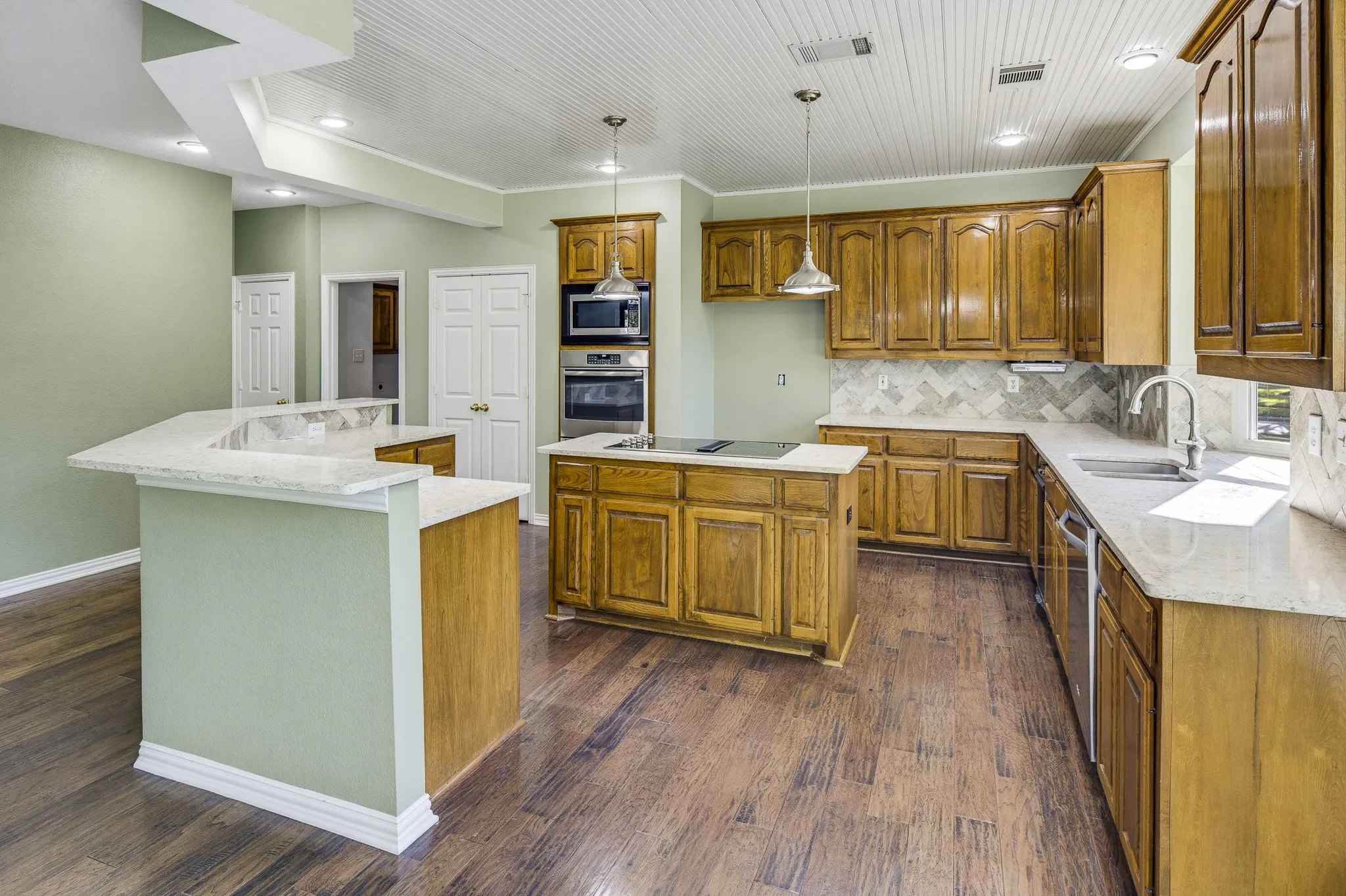 Single Family Residence For Sale in Denton County , 1805 Kipling Drive, Flower Mound, Texas 75022, 3 Bedroom, 4 Bathroom, 2 Garage spaces, 3,459 Sqft, built in 1992, mls#21388952, Real Estate Agent in Flower Mound, Homes For Sale in Denton county, Homes For Sale in Flower Mound, Realtor in Flower Mound Texas, Real Estate Brokerage Independent Realty Texas, Luminita Cordes Realtor