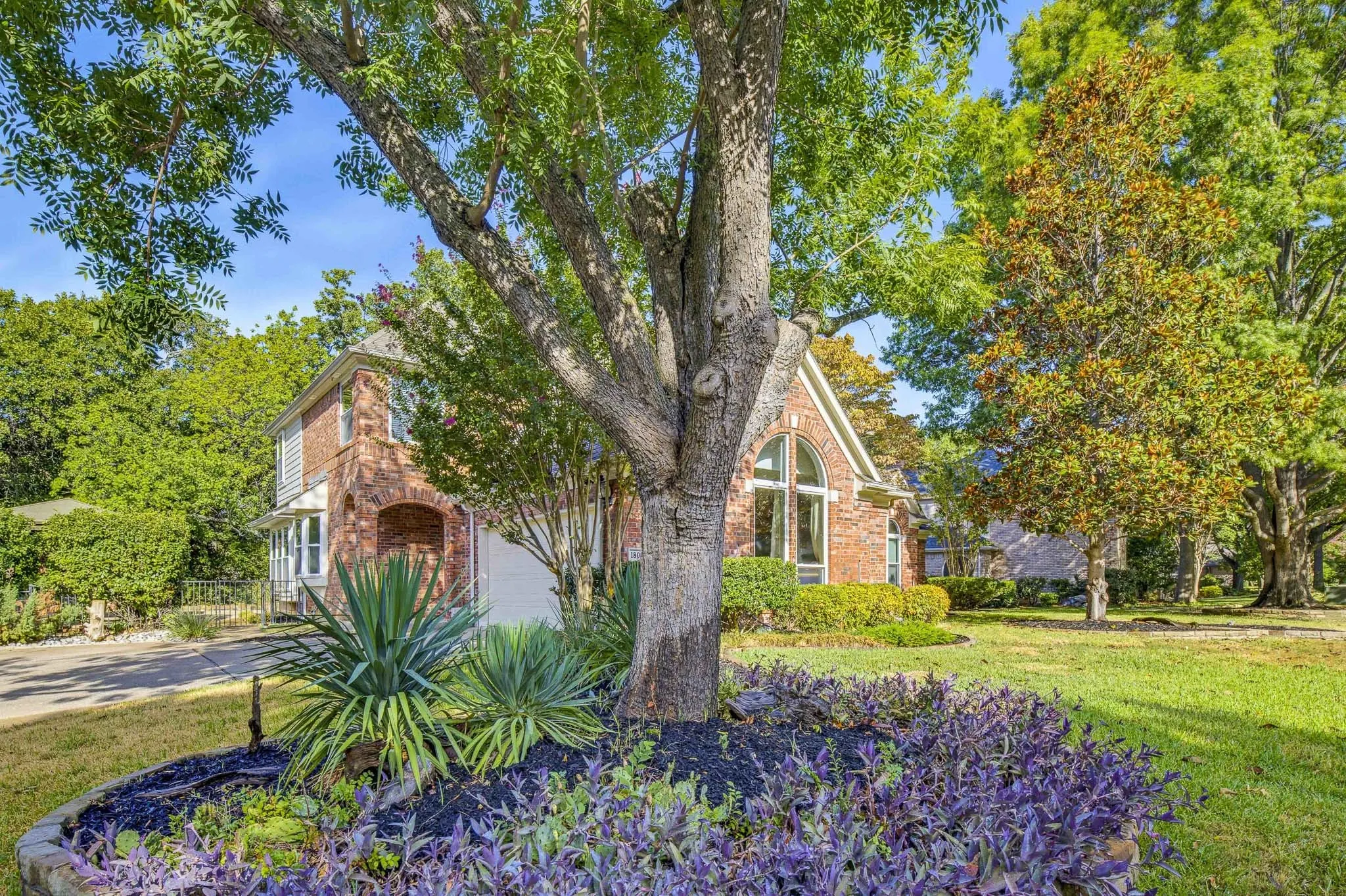Single Family Residence For Sale in Denton County , 1805 Kipling Drive, Flower Mound, Texas 75022, 3 Bedroom, 4 Bathroom, 2 Garage spaces, 3,459 Sqft, built in 1992, mls#21388952, Real Estate Agent in Flower Mound, Homes For Sale in Denton county, Homes For Sale in Flower Mound, Realtor in Flower Mound Texas, Real Estate Brokerage Independent Realty Texas, Luminita Cordes Realtor