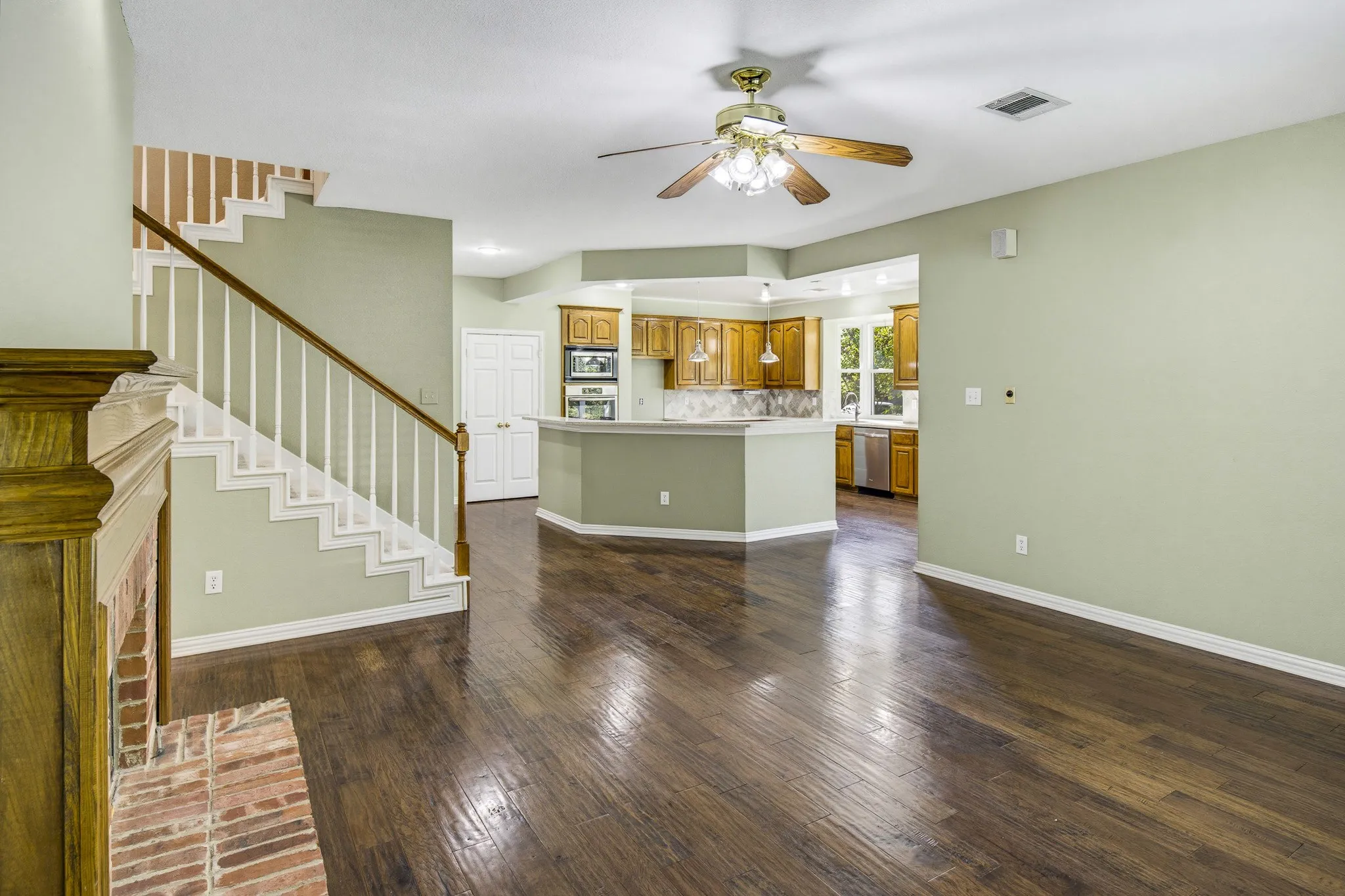 Single Family Residence For Sale in Denton County , 1805 Kipling Drive, Flower Mound, Texas 75022, 3 Bedroom, 4 Bathroom, 2 Garage spaces, 3,459 Sqft, built in 1992, mls#21388952, Real Estate Agent in Flower Mound, Homes For Sale in Denton county, Homes For Sale in Flower Mound, Realtor in Flower Mound Texas, Real Estate Brokerage Independent Realty Texas, Luminita Cordes Realtor