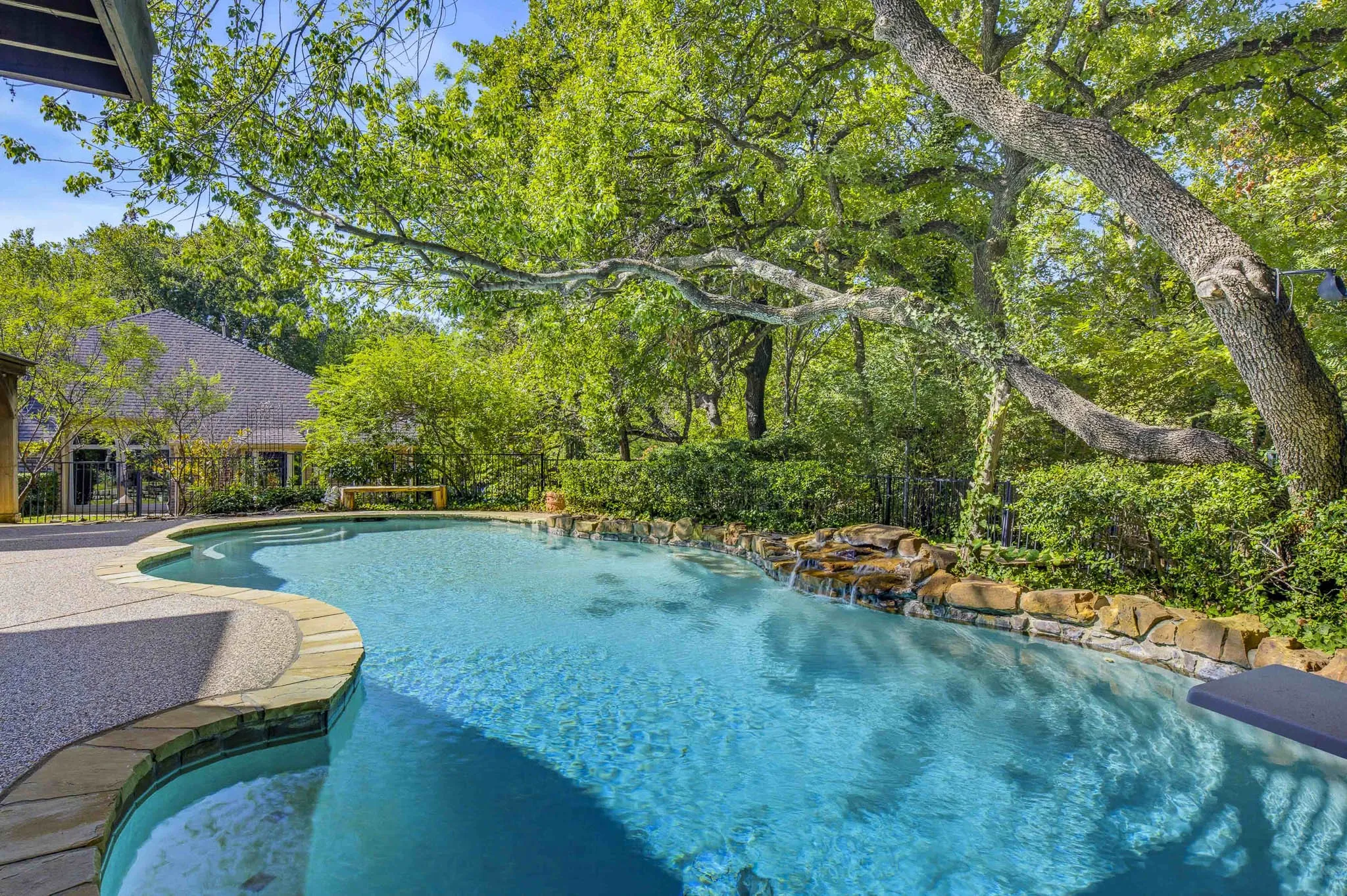 Single Family Residence For Sale in Denton County , 1805 Kipling Drive, Flower Mound, Texas 75022, 3 Bedroom, 4 Bathroom, 2 Garage spaces, 3,459 Sqft, built in 1992, mls#21388952, Real Estate Agent in Flower Mound, Homes For Sale in Denton county, Homes For Sale in Flower Mound, Realtor in Flower Mound Texas, Real Estate Brokerage Independent Realty Texas, Luminita Cordes Realtor